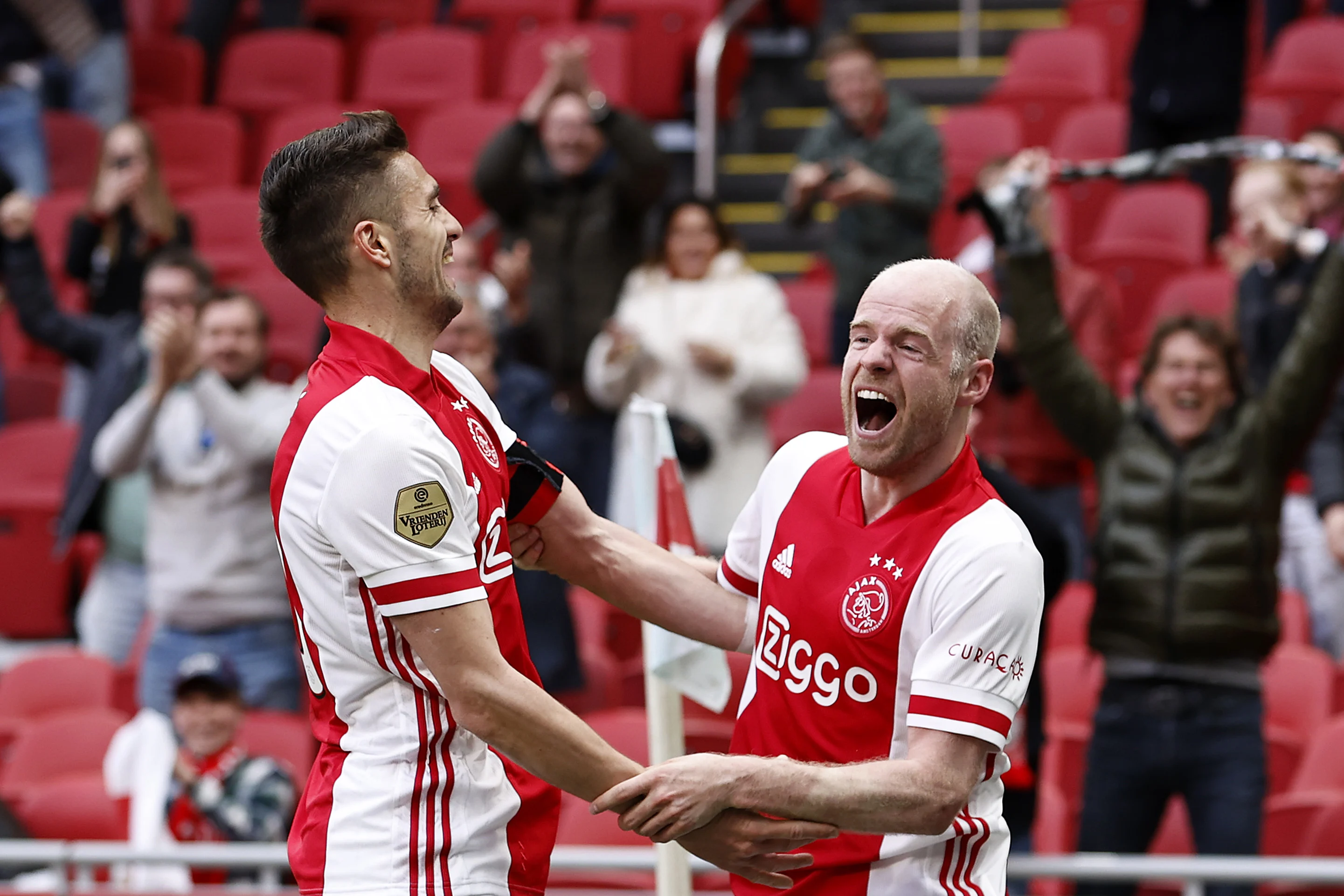 Ajax officieus landskampioen na zege op AZ
