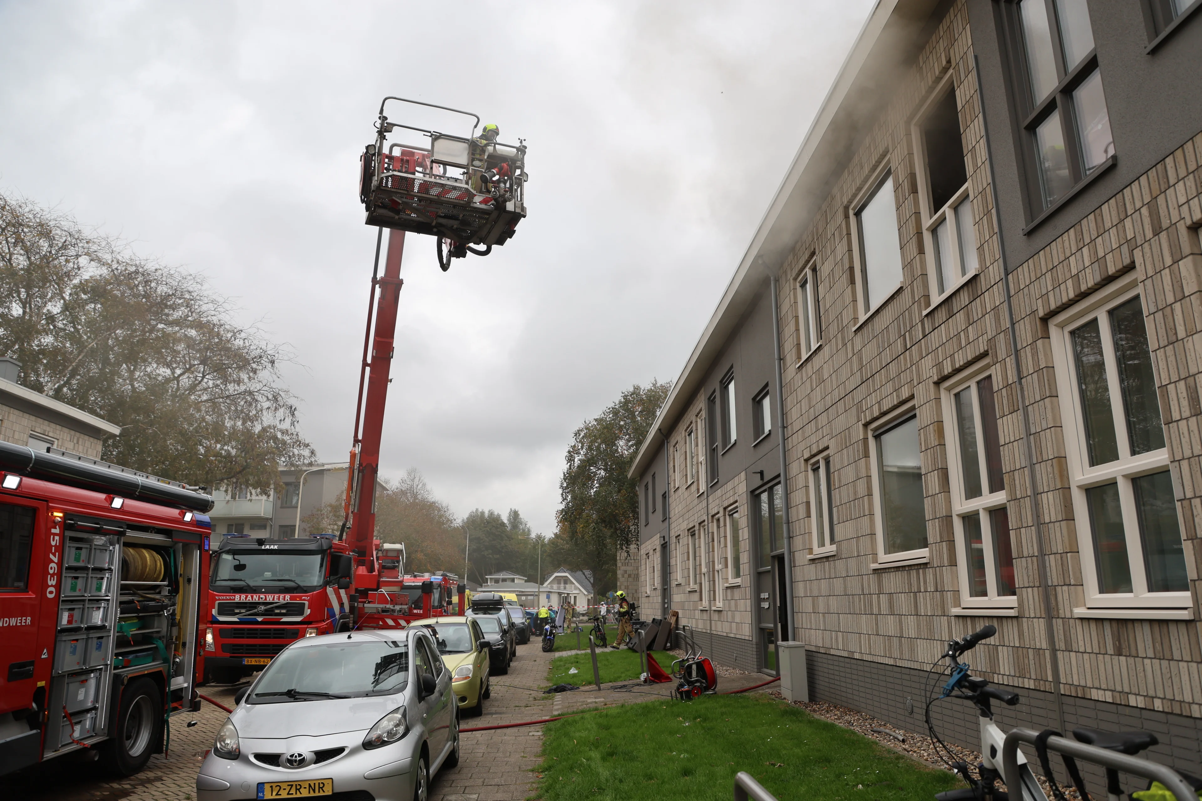 Gewonde bij woningbrand aan Hackfortstraat in Den Haag
