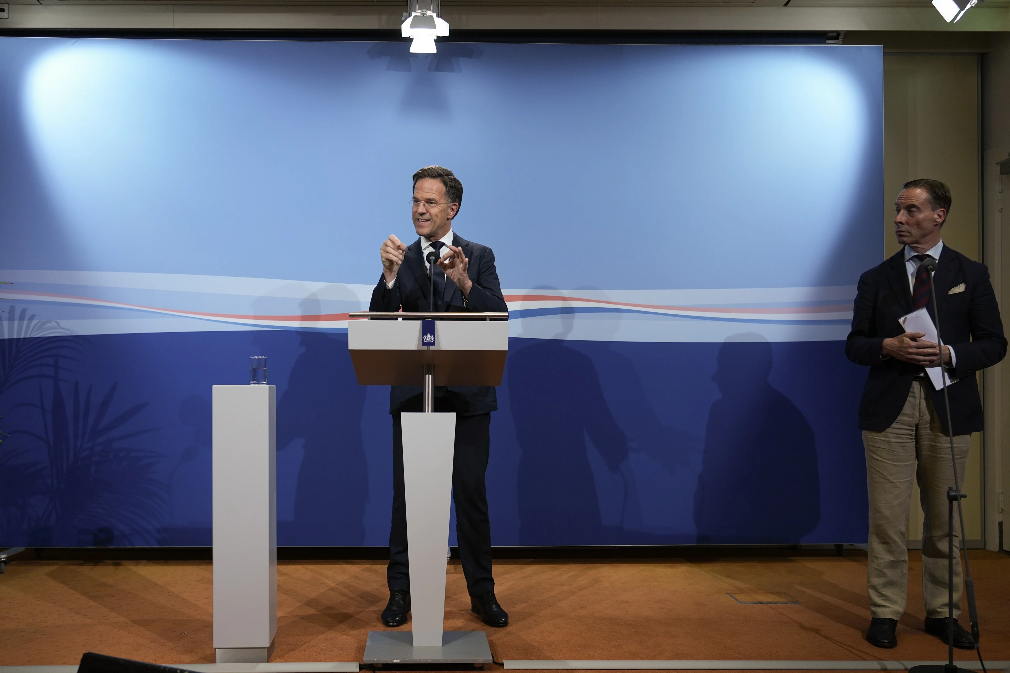 KIJK TERUG: Persconferentie over val van het kabinet