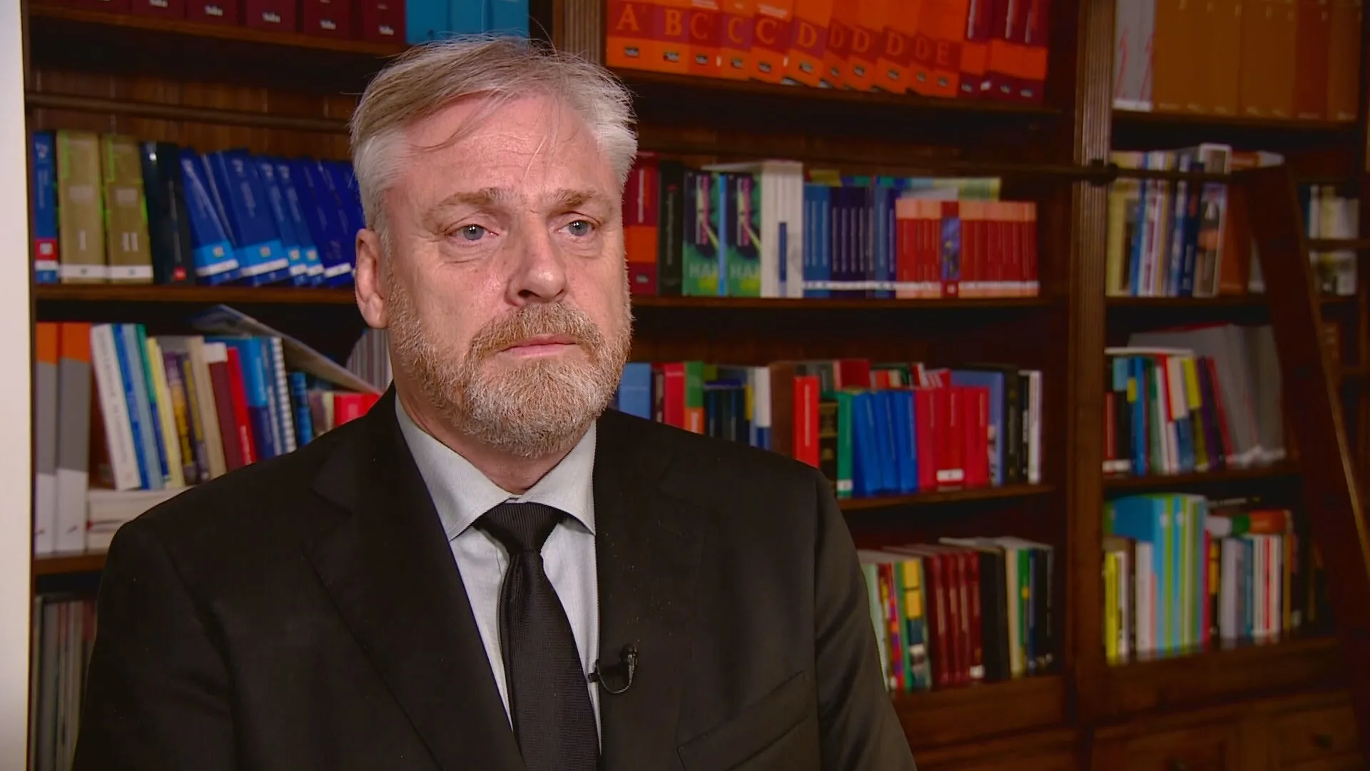 Geëmotioneerde advocaat Schouten: 'Uitvaart Peter R. de Vries was er één van de buitencategorie'