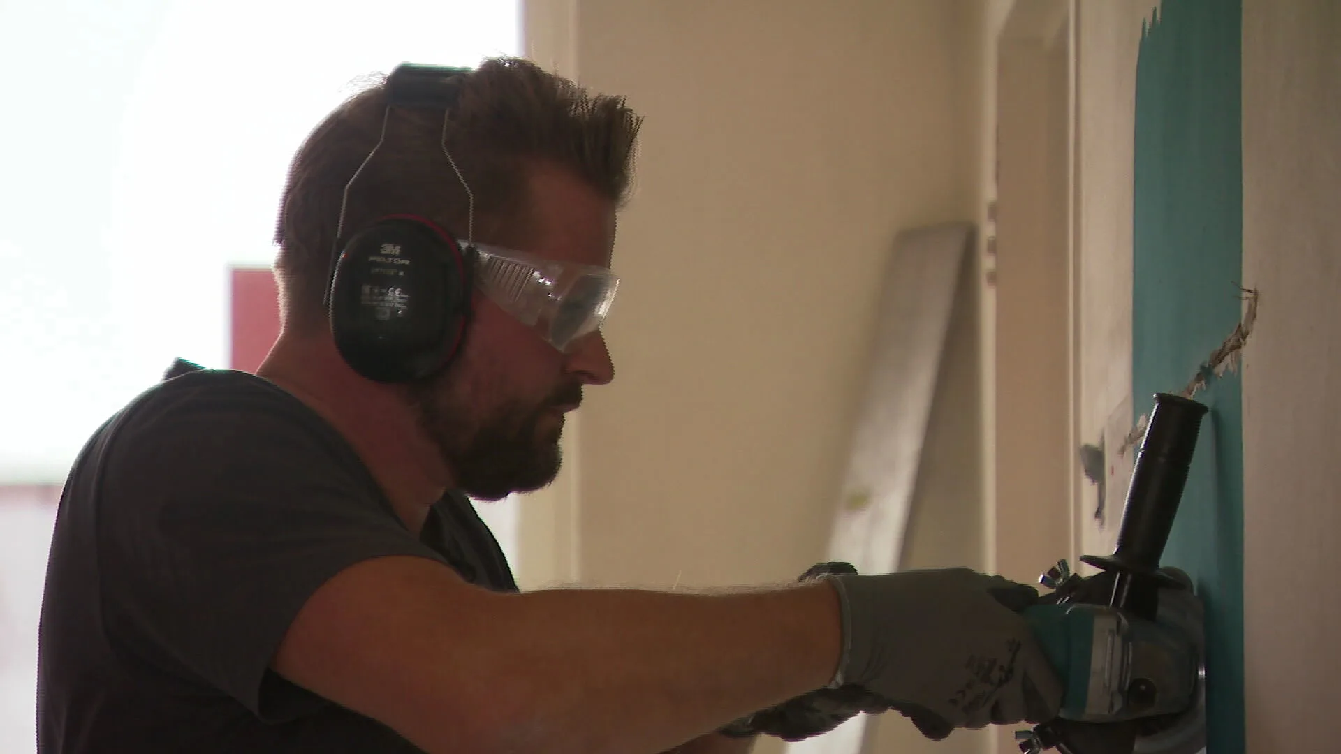 DJ gaat klussen en gitarist wordt glazenier: artiesten gooien het noodgedwongen over andere boeg