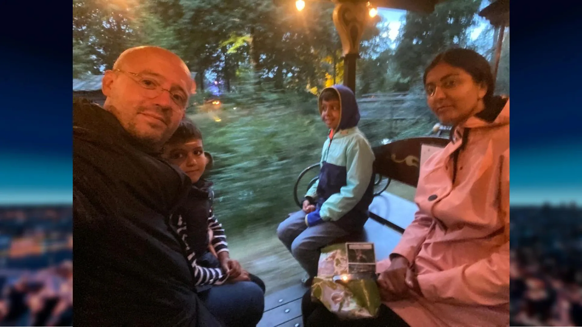 Autistisch jochie mag niet plassen in Efteling, moeder 'mishandelt' medewerker die racistisch zou zijn