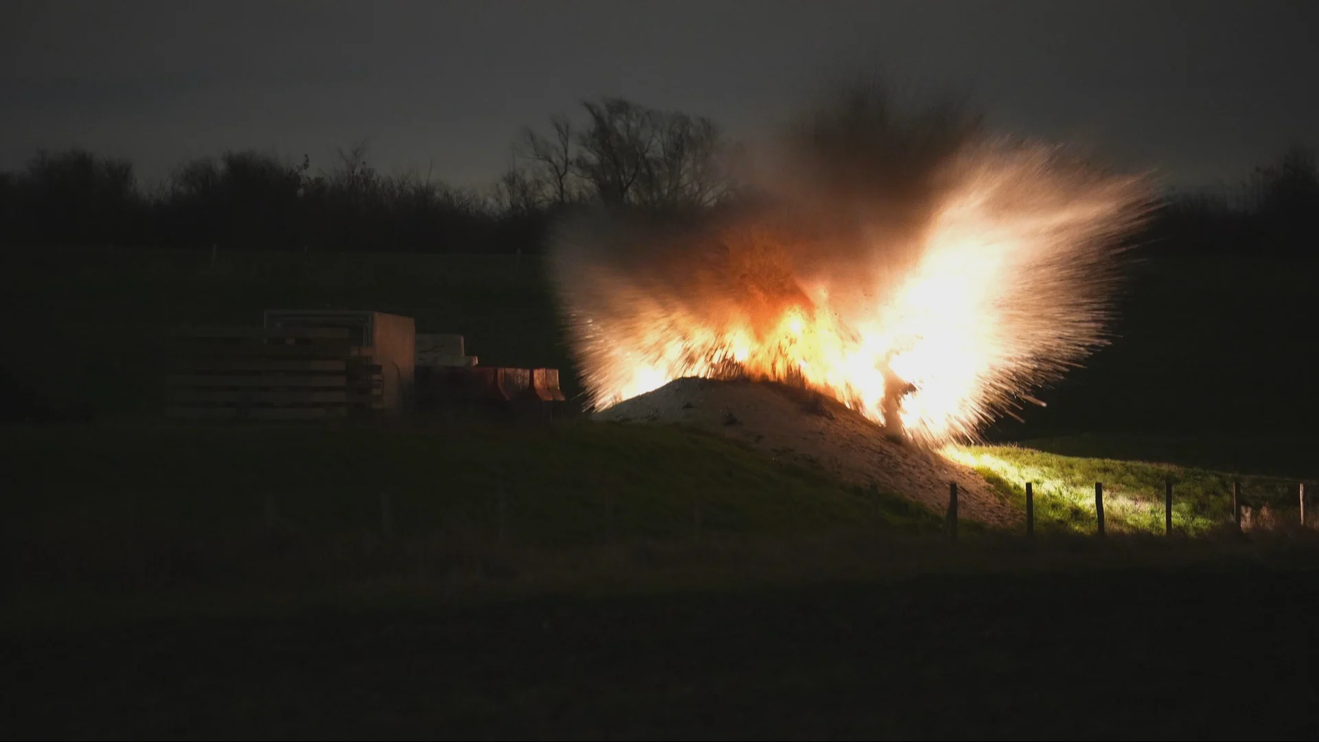 EOD blaast zware knallers op na vuurwerkvondst in woning Spijkenisse