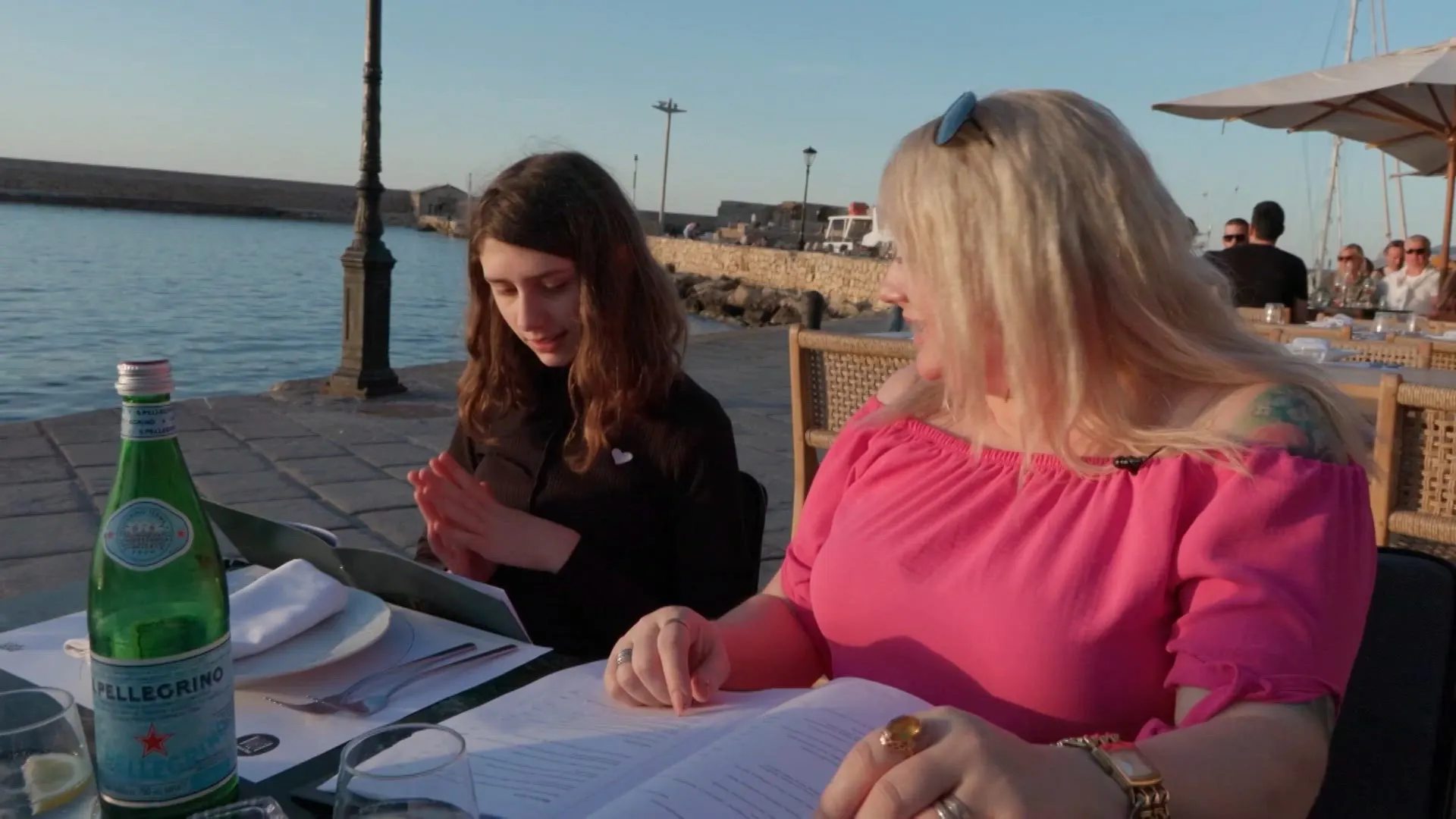 Arm gezin Steenrijk, Straatarm voor het eerst luxe uiteten: 'Mam, mag ik ook een bijgerecht?'