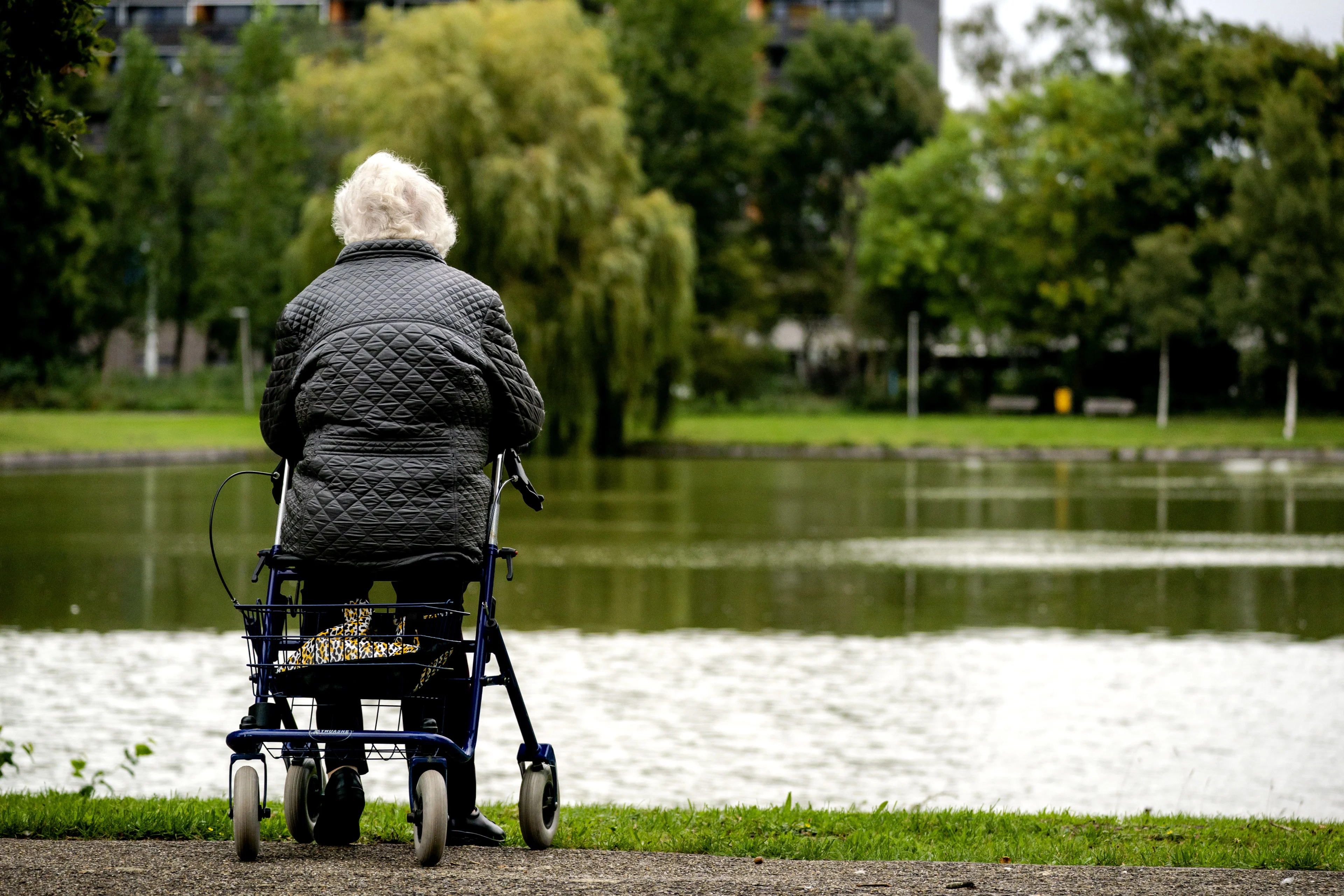 Senioren willen strengere controle op naleving coronaregels uit angst voor tweede golf