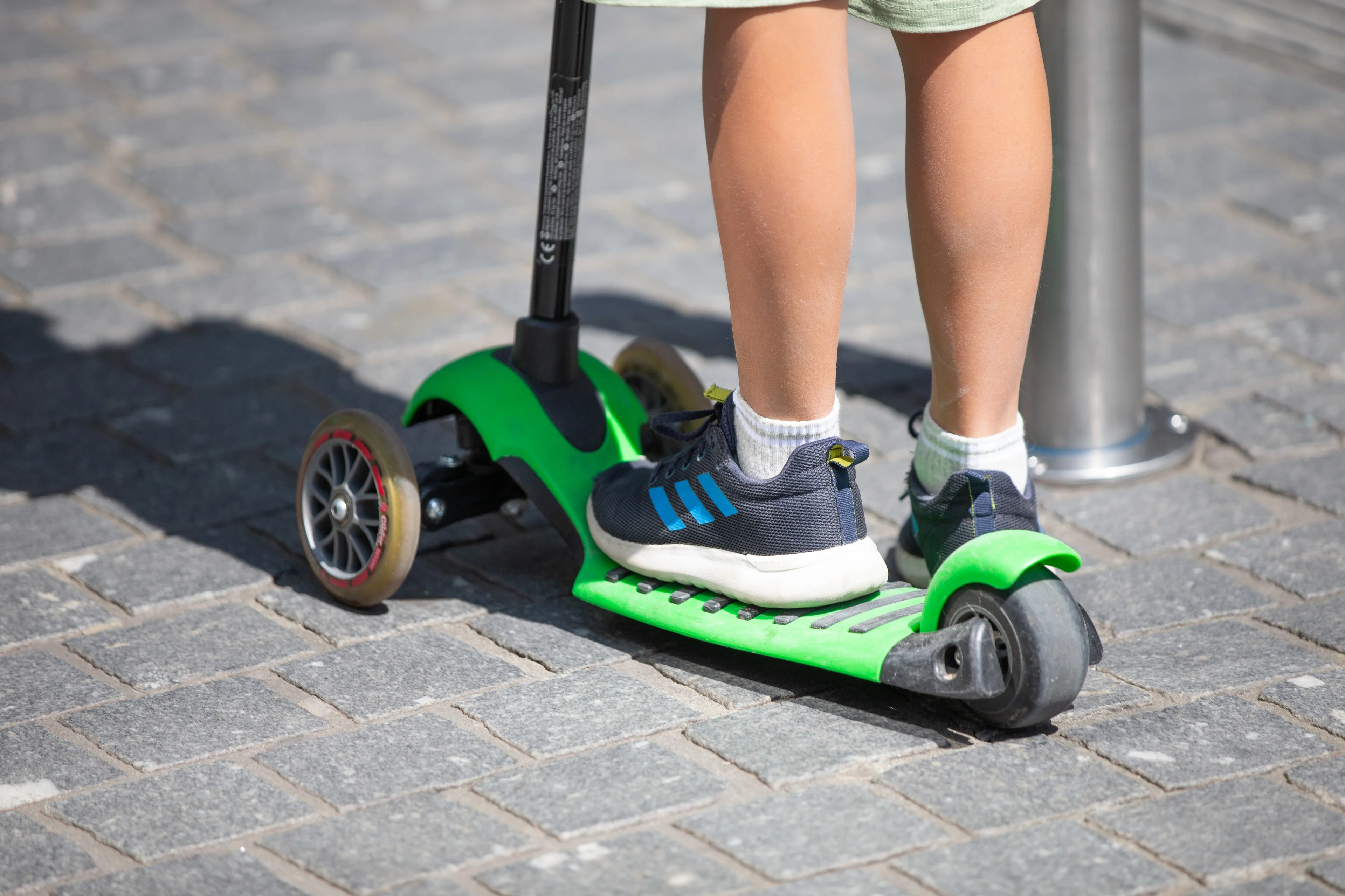 Jongetje (9) op step mishandeld, politie houdt twee mannen aan: 'Met vuist geslagen en getrapt'