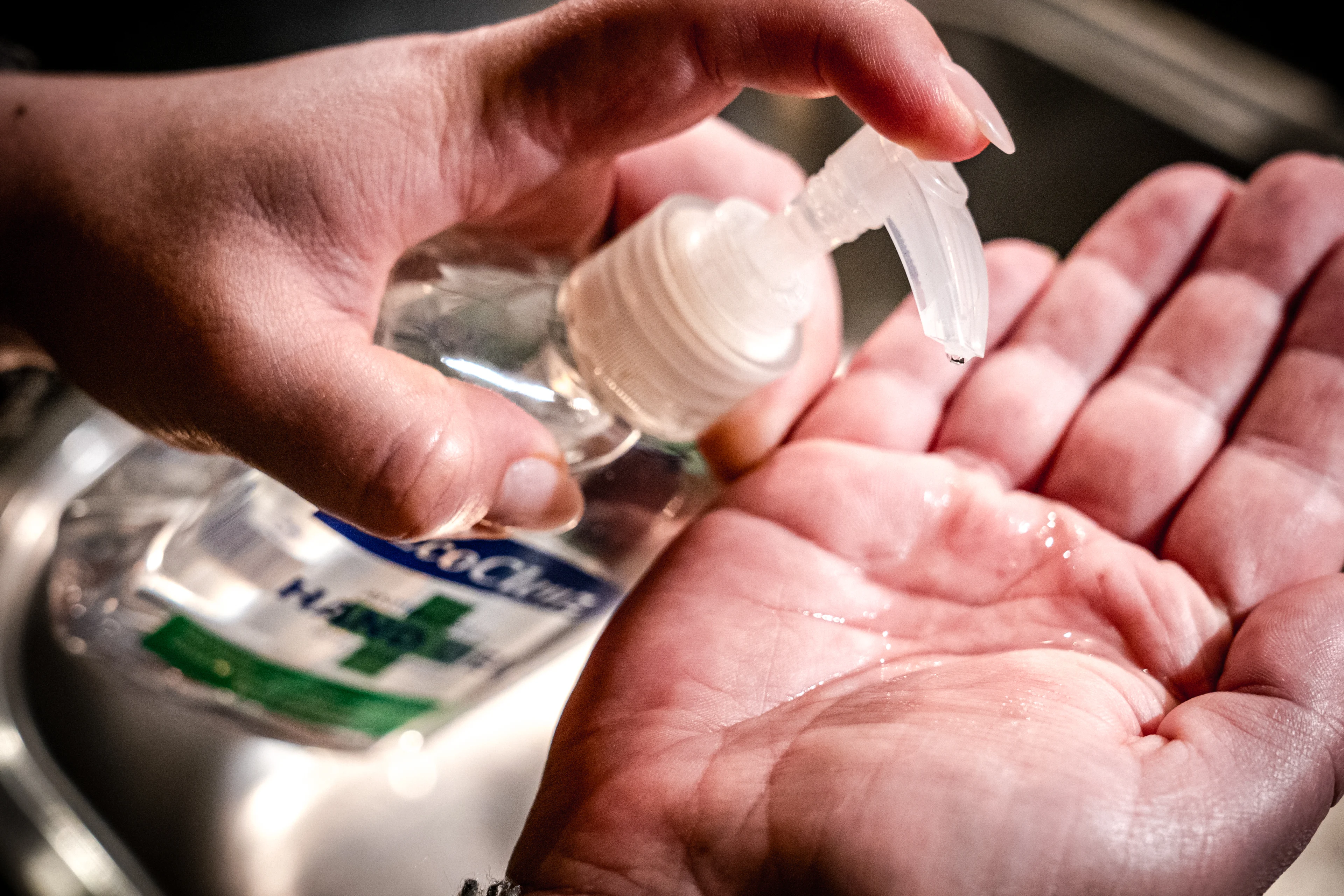 'Desinfecterende handgels werken lang niet altijd'