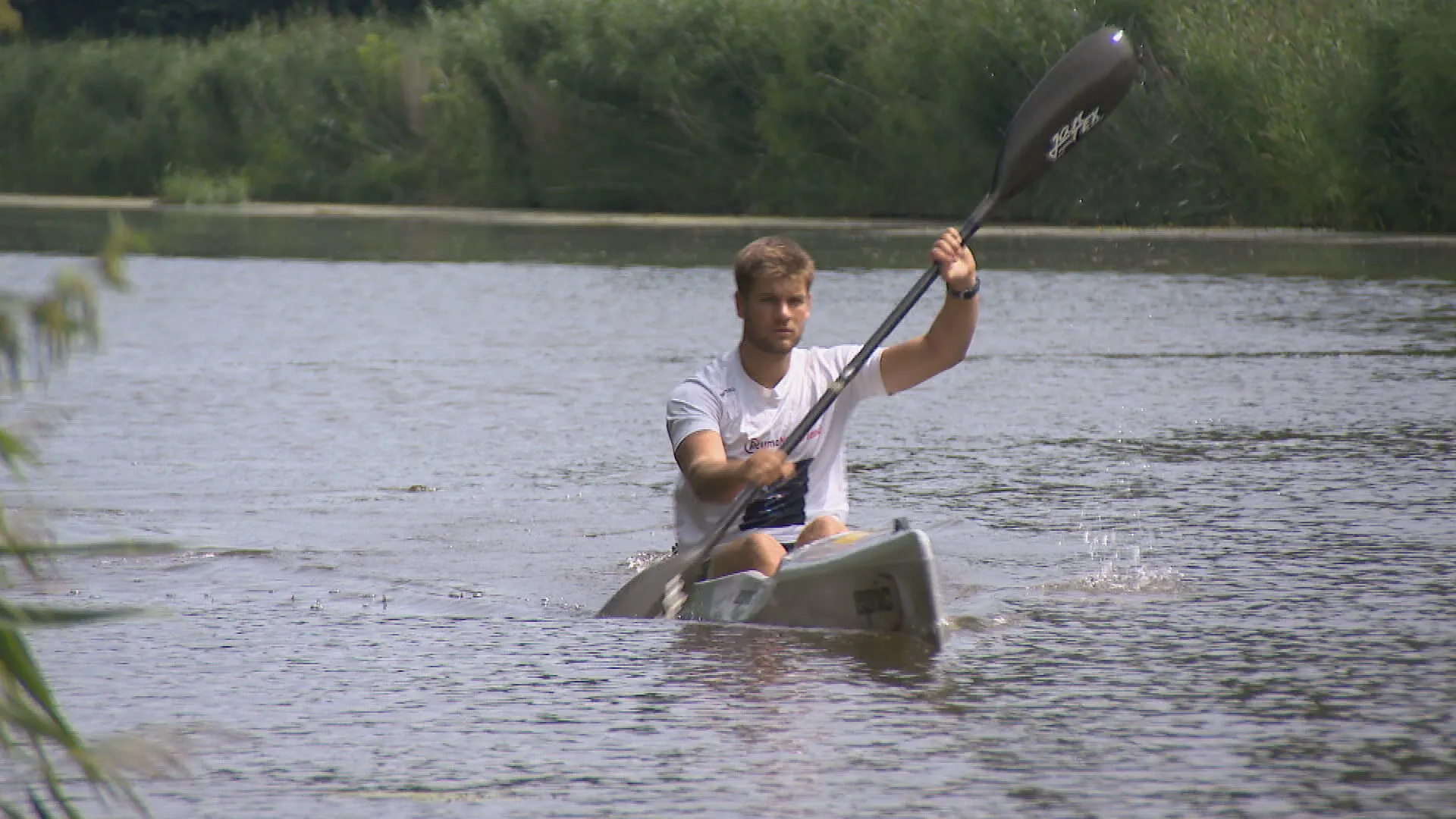 Pieter (19) kajakt 155 kilometer om Flevoland heen voor zijn oma én Reuma Nederland