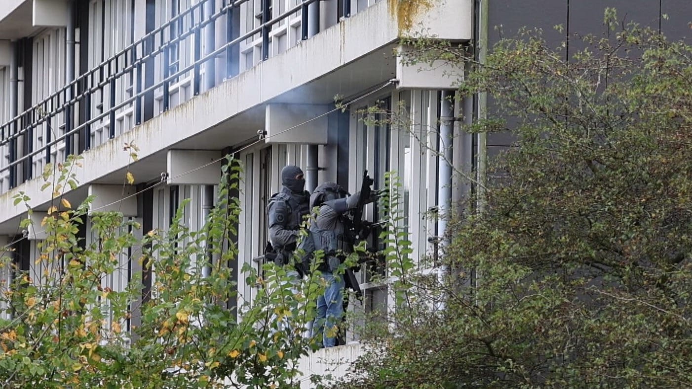 Politie schiet man in been na dreiging met mes in Alkmaar