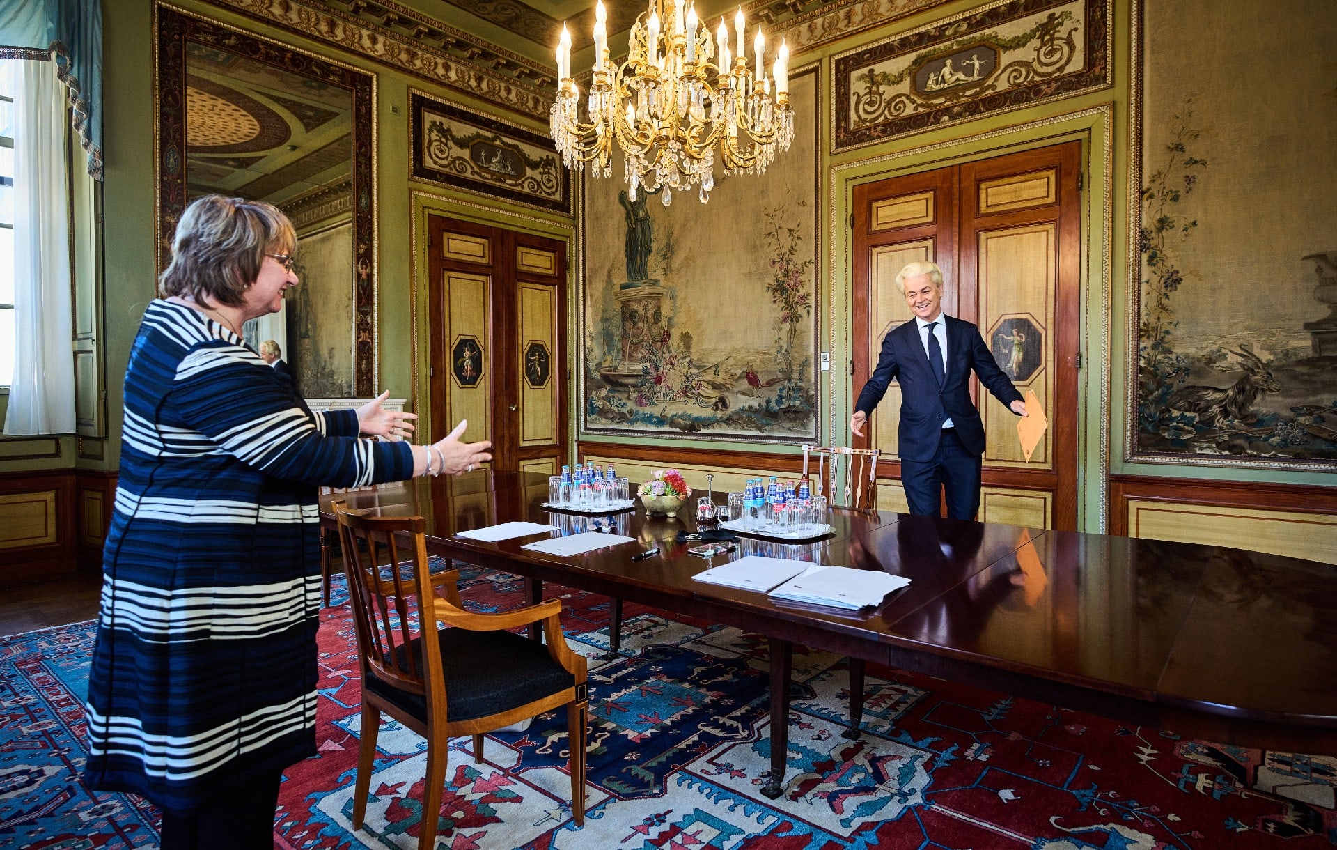 Wilders: 'Formatie is doorgestoken kaart, partijen verkopen hun schoonmoeder nog om aan tafel te komen'