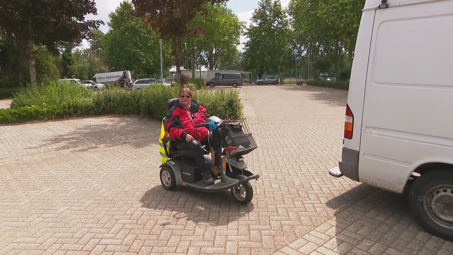 Wel met je rolstoel in de taxi, maar niet met je scootmobiel: 'Ik vind het zo onterecht'