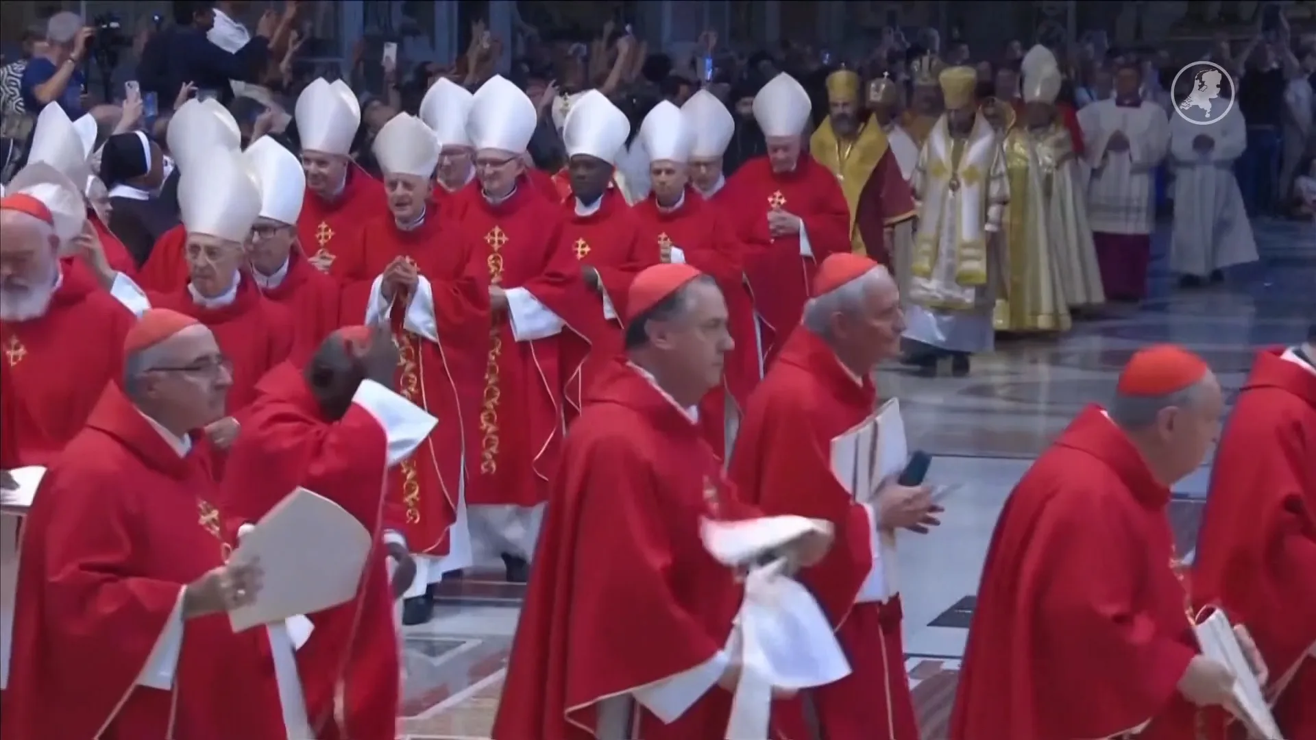 Conclaaf voor nieuwe paus begint in Vaticaanstad