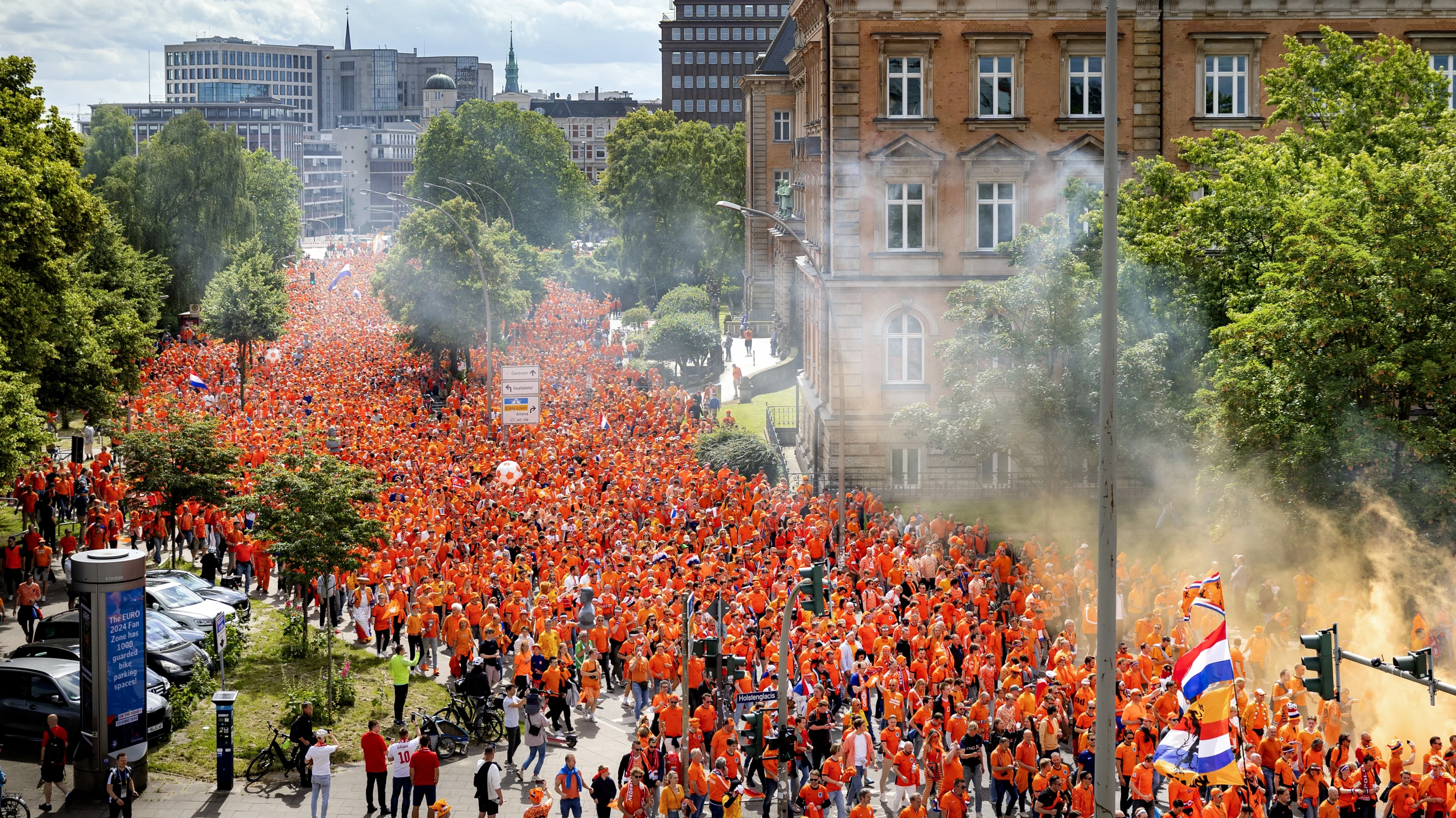 Oranjemars in München gaat tóch door: KNVB regelt alternatieve route