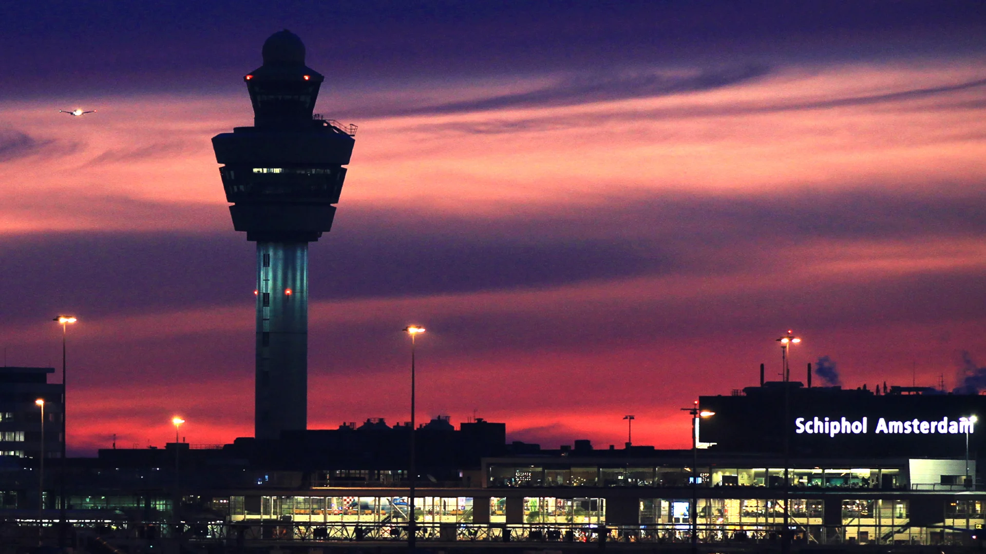 Zes passagiers misdragen zich in vliegtuig, piloot weigert ze mee te nemen
