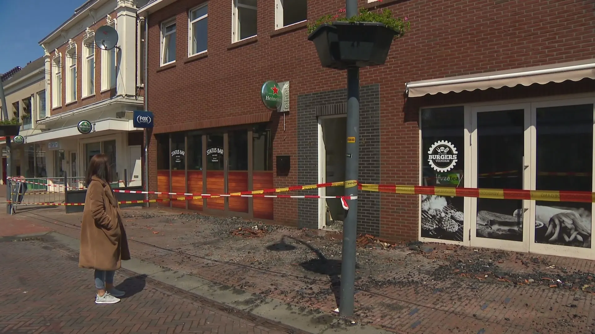 Cafébrand Veendam vermoedelijk aangestoken, politie zoekt naar camerabeelden