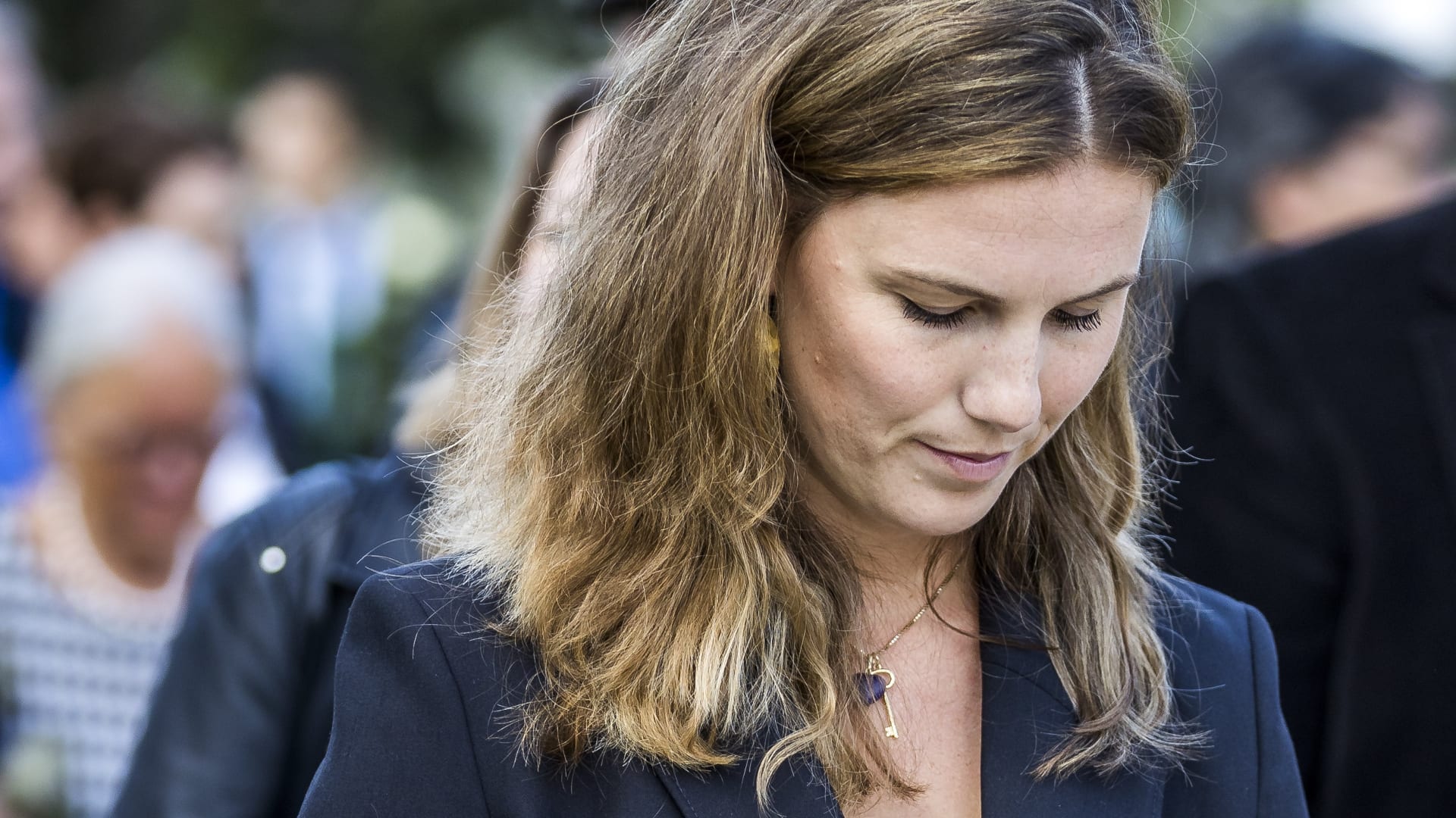 Schokkende beelden getoond van moord op Peter R. de Vries, dochter Kelly verlaat zaal