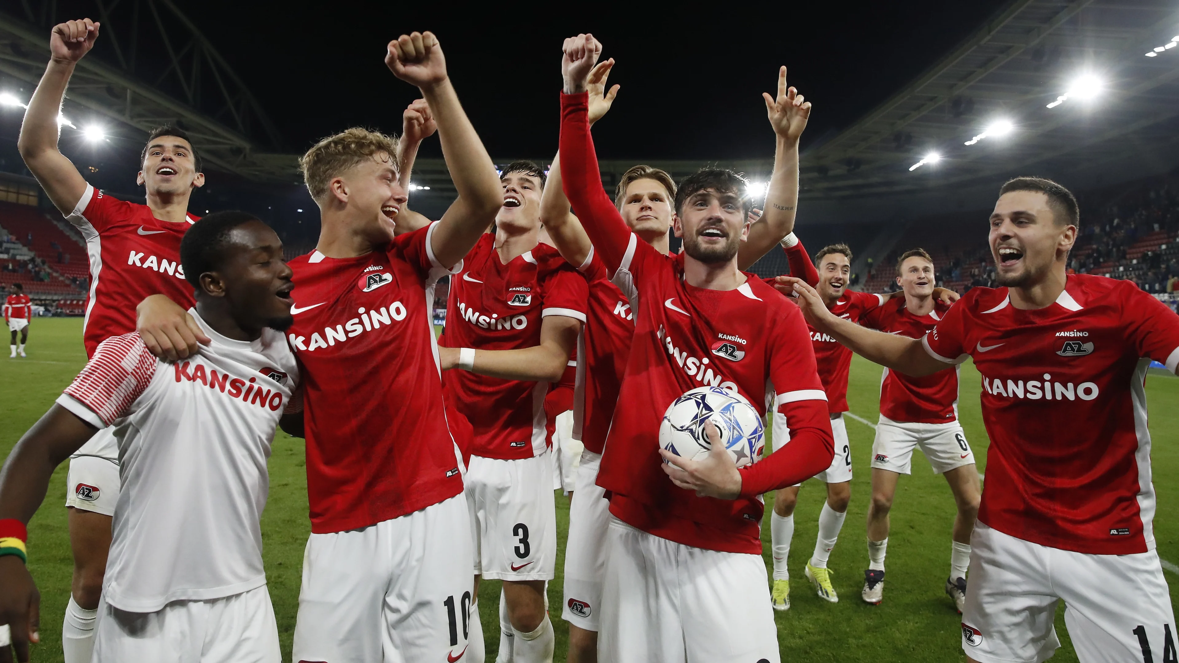 AZ stunt tegen Heerenveen met grootste zege ooit (9-1) in Eredivisie