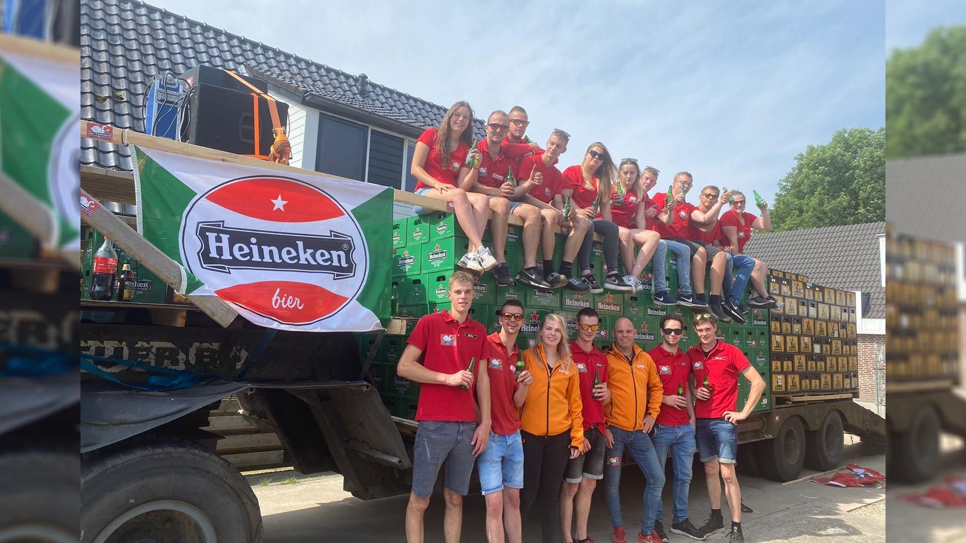 Friese vriendengroep levert 1.200 bierkratten in bij supermarkt