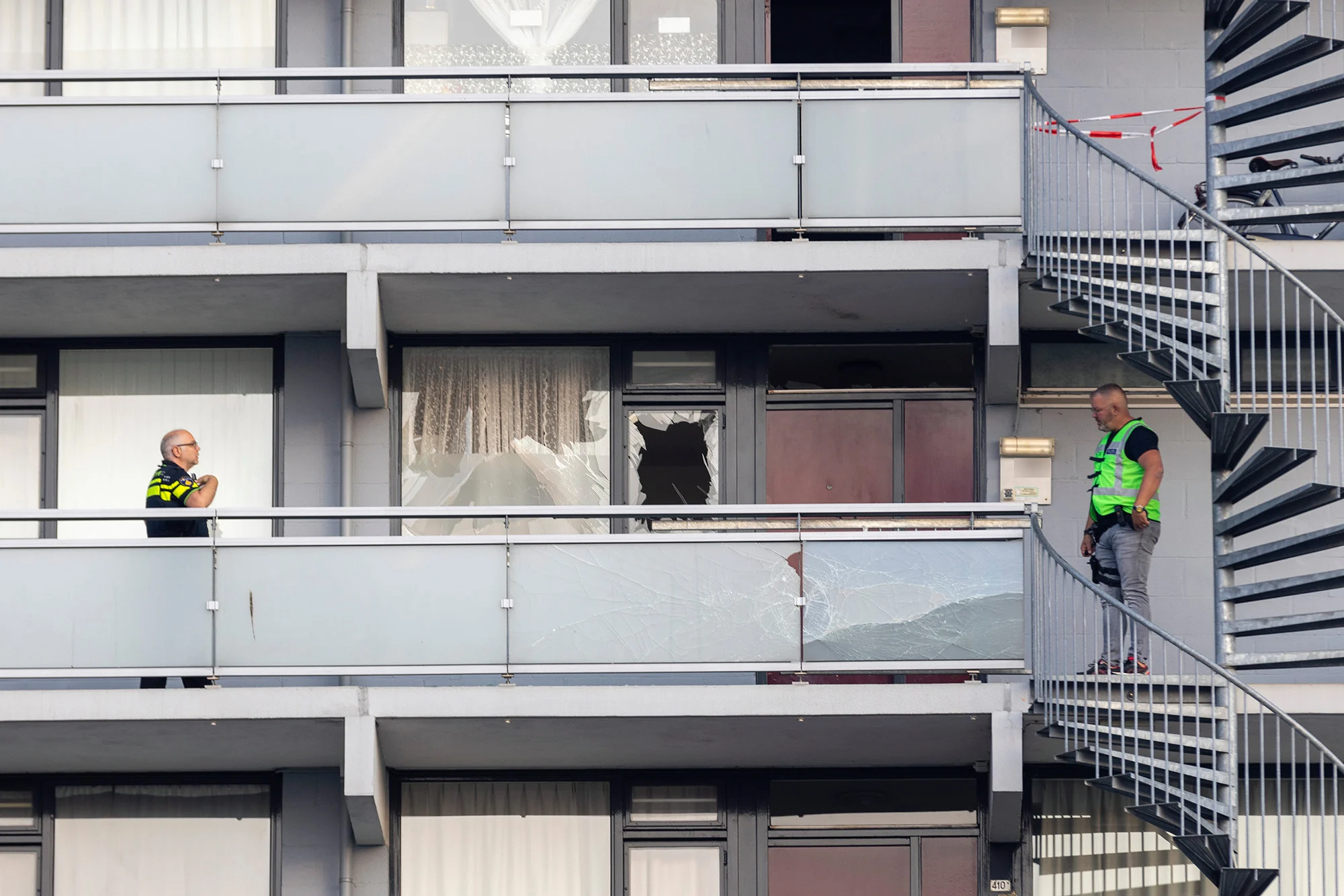 Hennepkwekerij ontdekt na explosie in flatgebouw Bijlmer