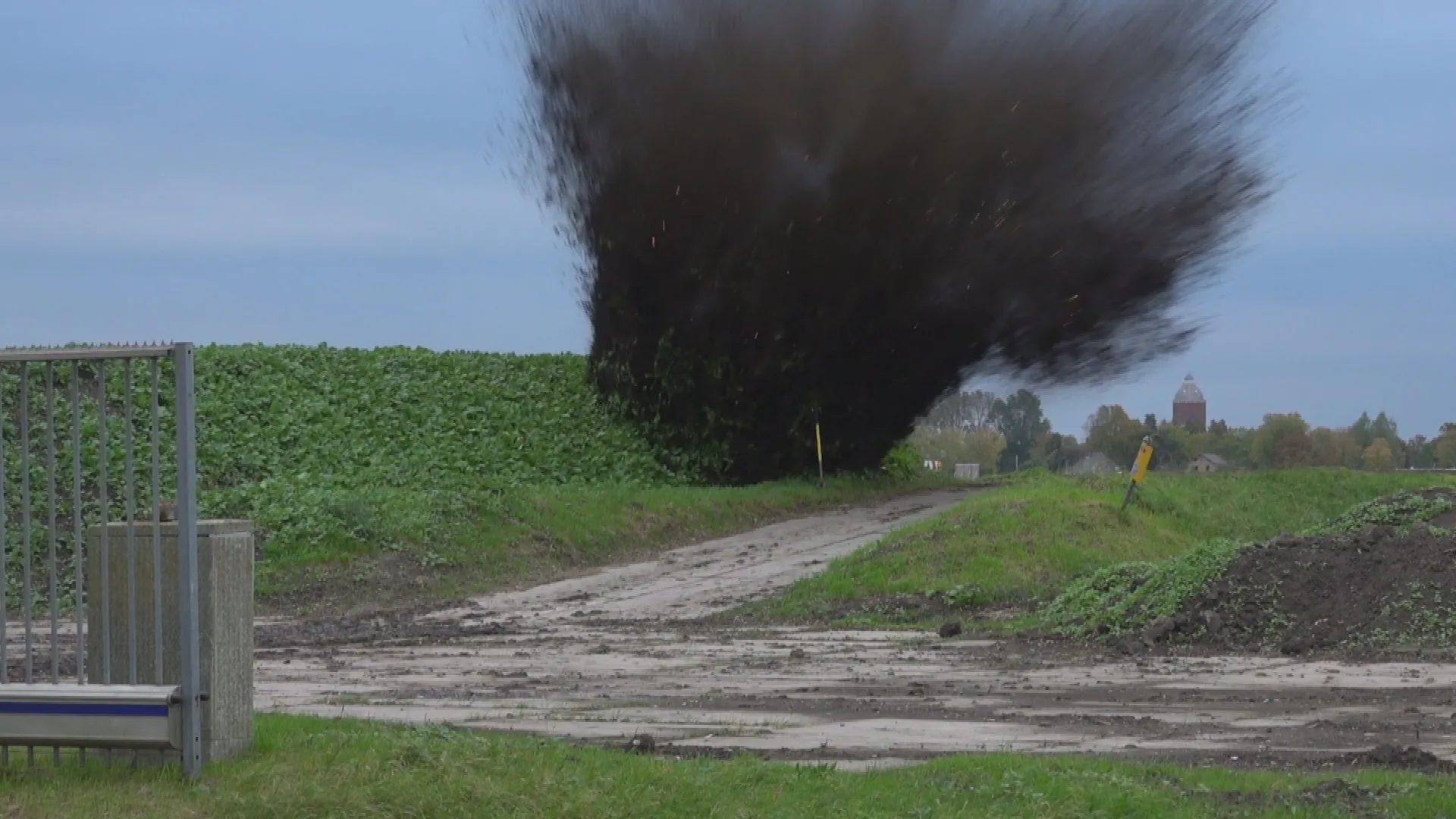 Zelfgemaakte vuurwerkbom ontdekt in Lutjebroek