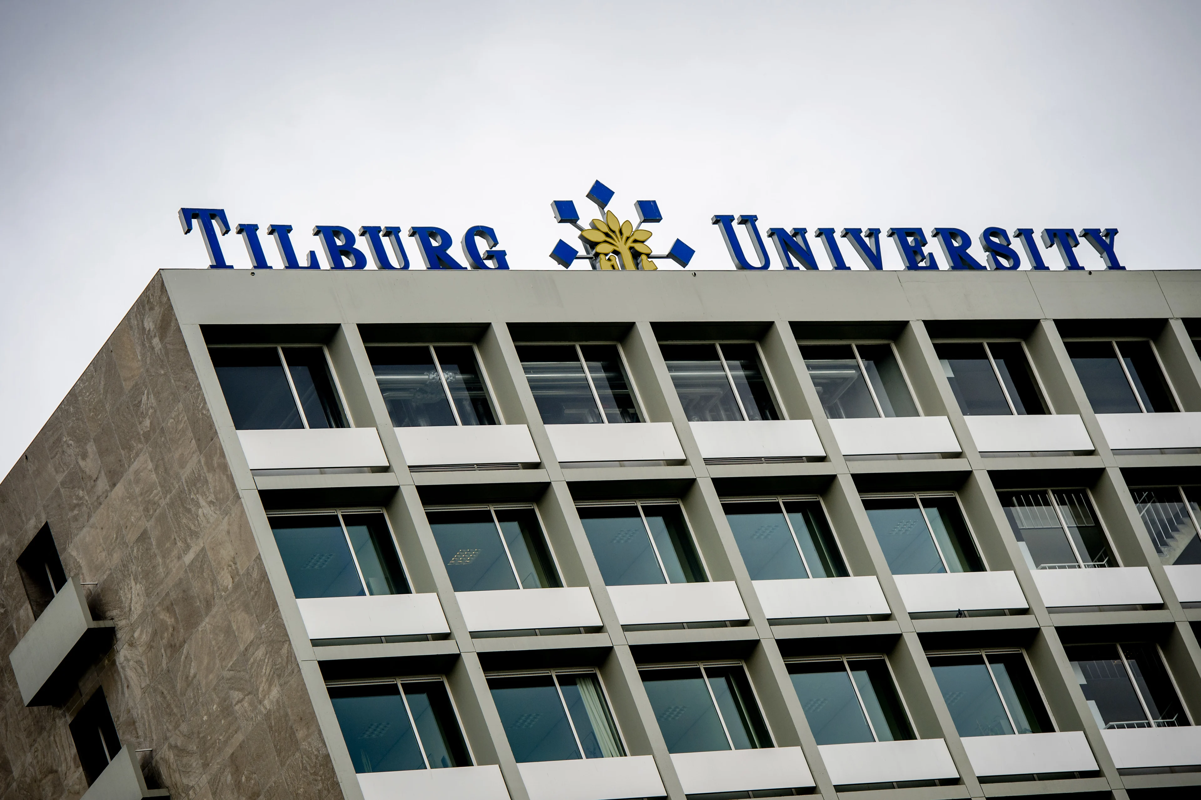 Grote zorgen om privacy bij webcamexamens: 'Je moet je hele kamer scannen'