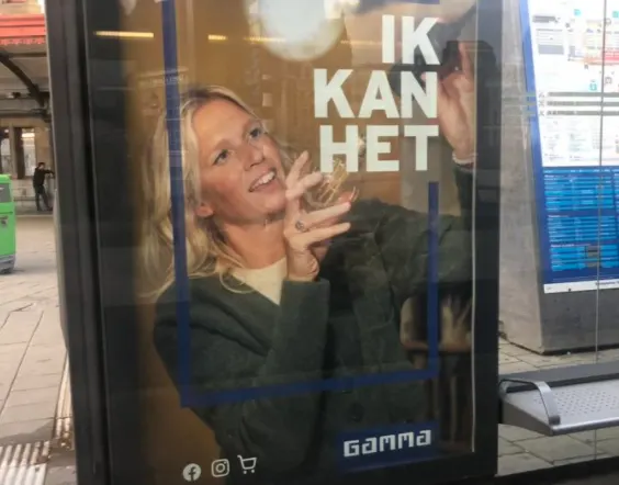 Hilariteit om 'seksistische' reclameposter Gamma