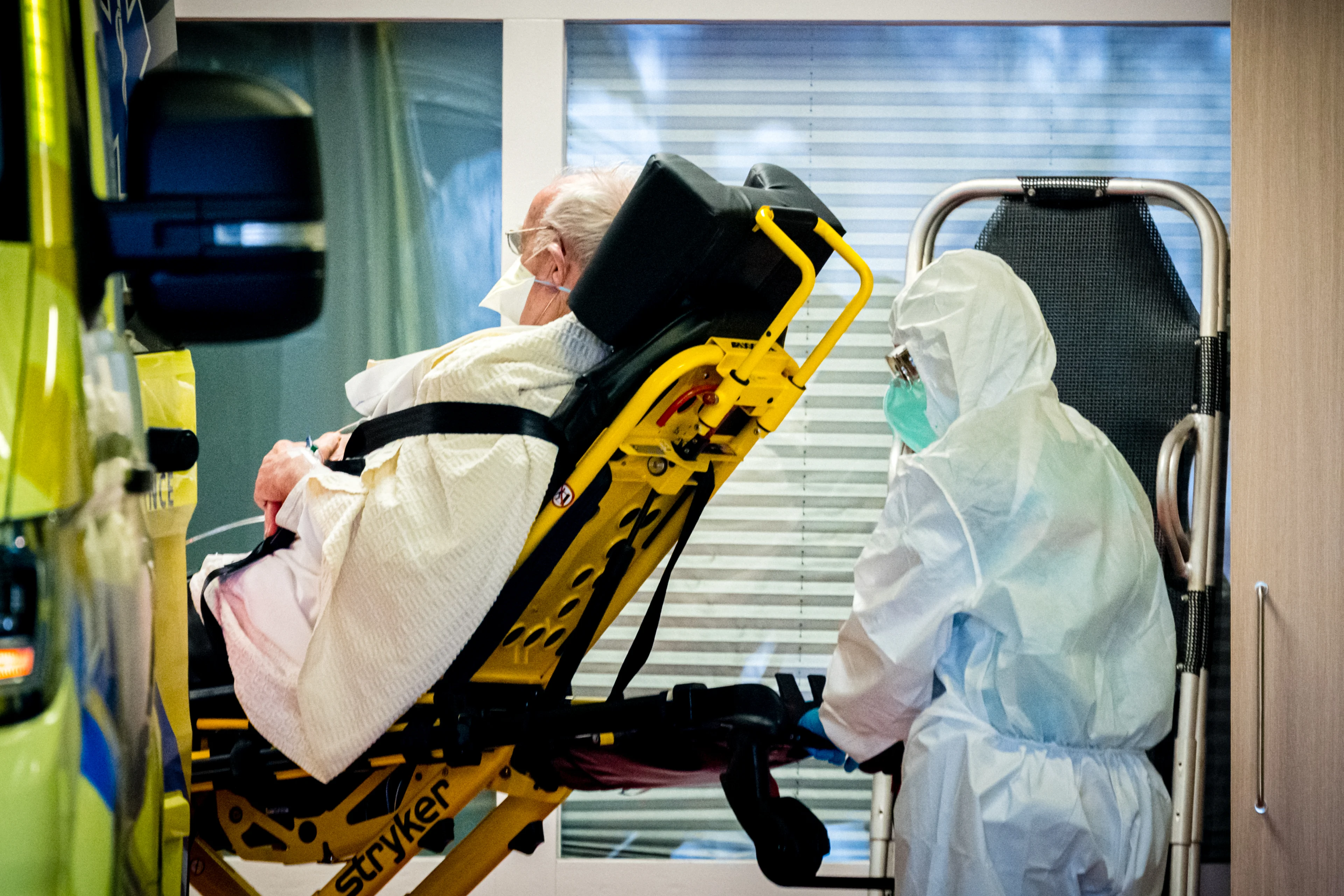 LIVEBLOG | Aantal coronapatiënten in ziekenhuizen blijft vrijwel gelijk