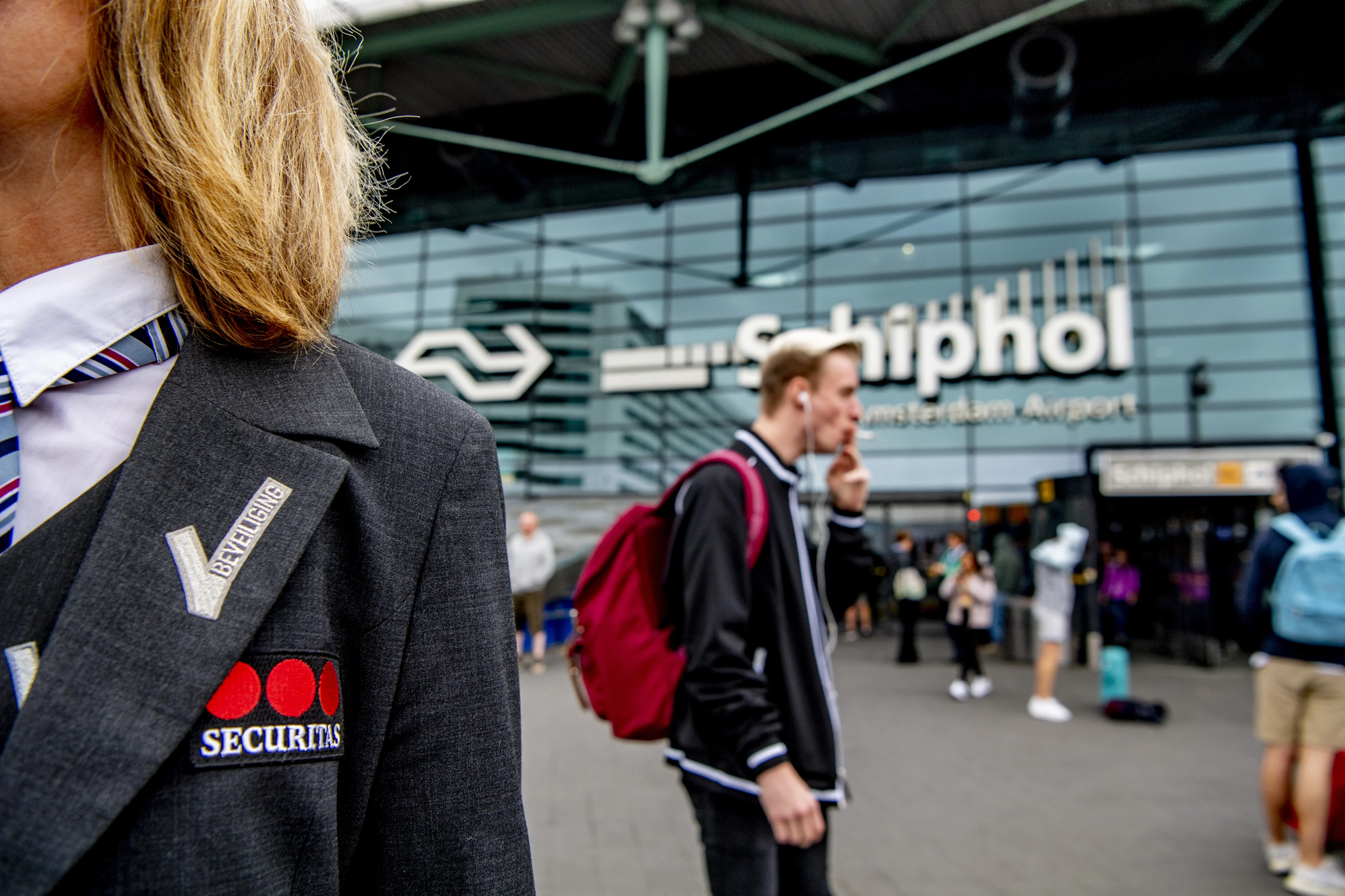 Einde aan lange rijen op Schiphol? Salaris beveiligers fors omhoog