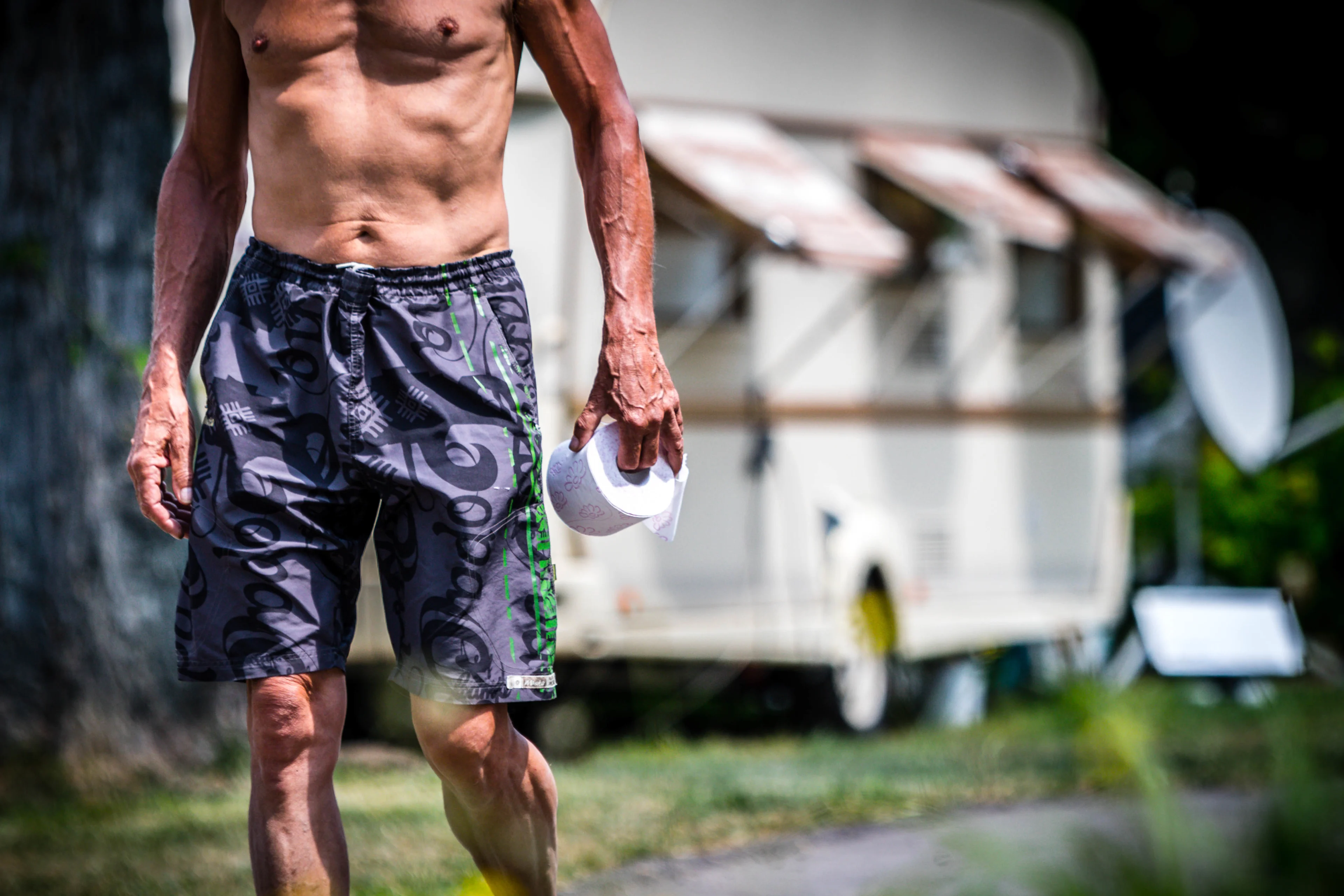 Nederlander flipt op Luxemburgse camping door expliciete foto's van ex, slaat vrouwen en schept oudere man