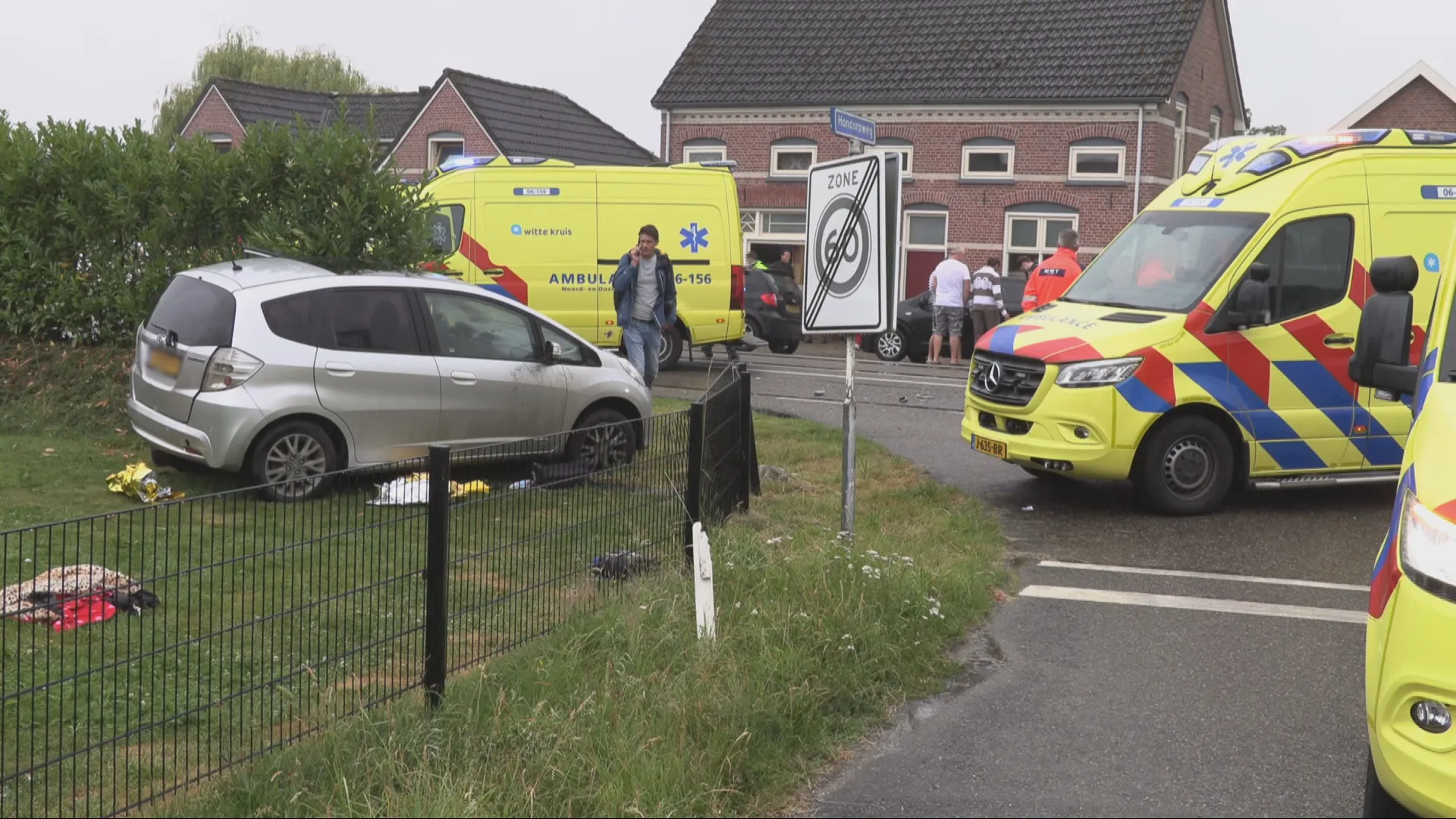 Drie kinderen naar ziekenhuis na aanrijding in Aalten