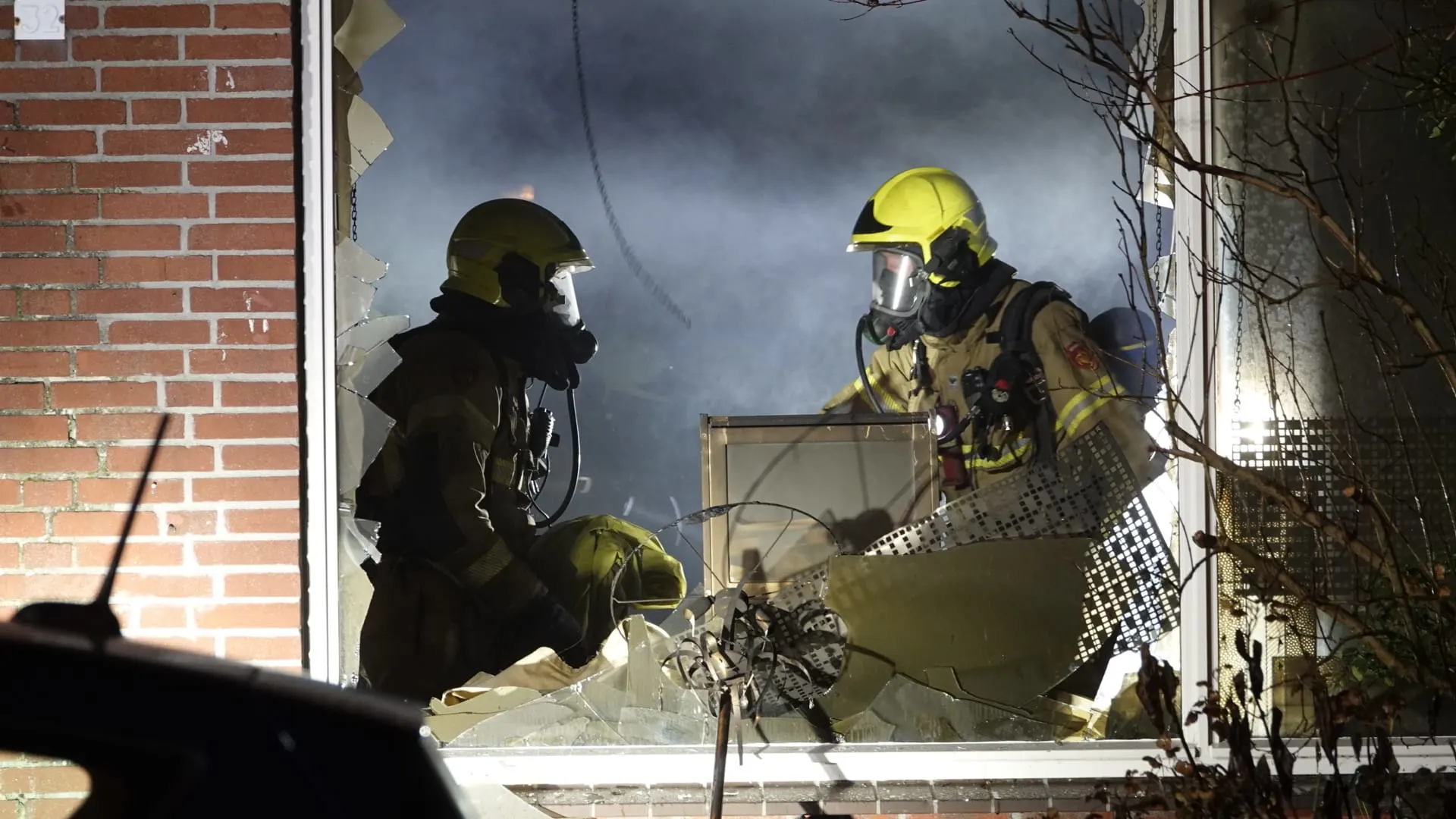 Twee honden dood en bewoonster gewond na woningbrand in Hoogkarspel