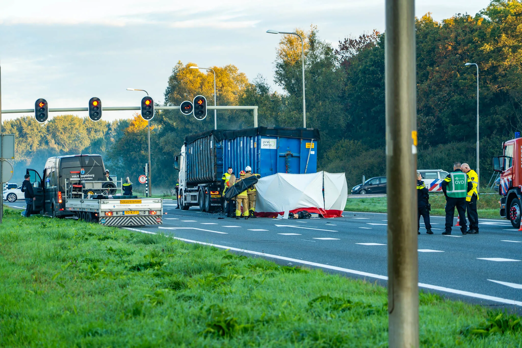 Automobilist komt om het leven bij botsing met vrachtwagen in Lelystad