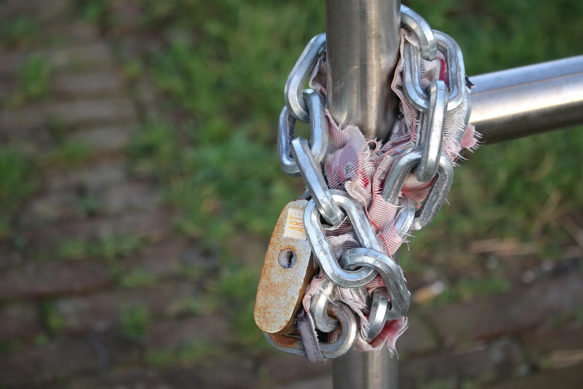 Meisje (12) in Haarlem ziekenhuis in geslagen met kettingslot, daders spoorloos