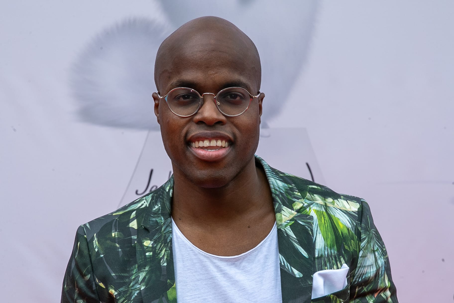 Jandino Asporaat cancelt theatertour om QR-code: 'Kan hier niet aan meewerken'