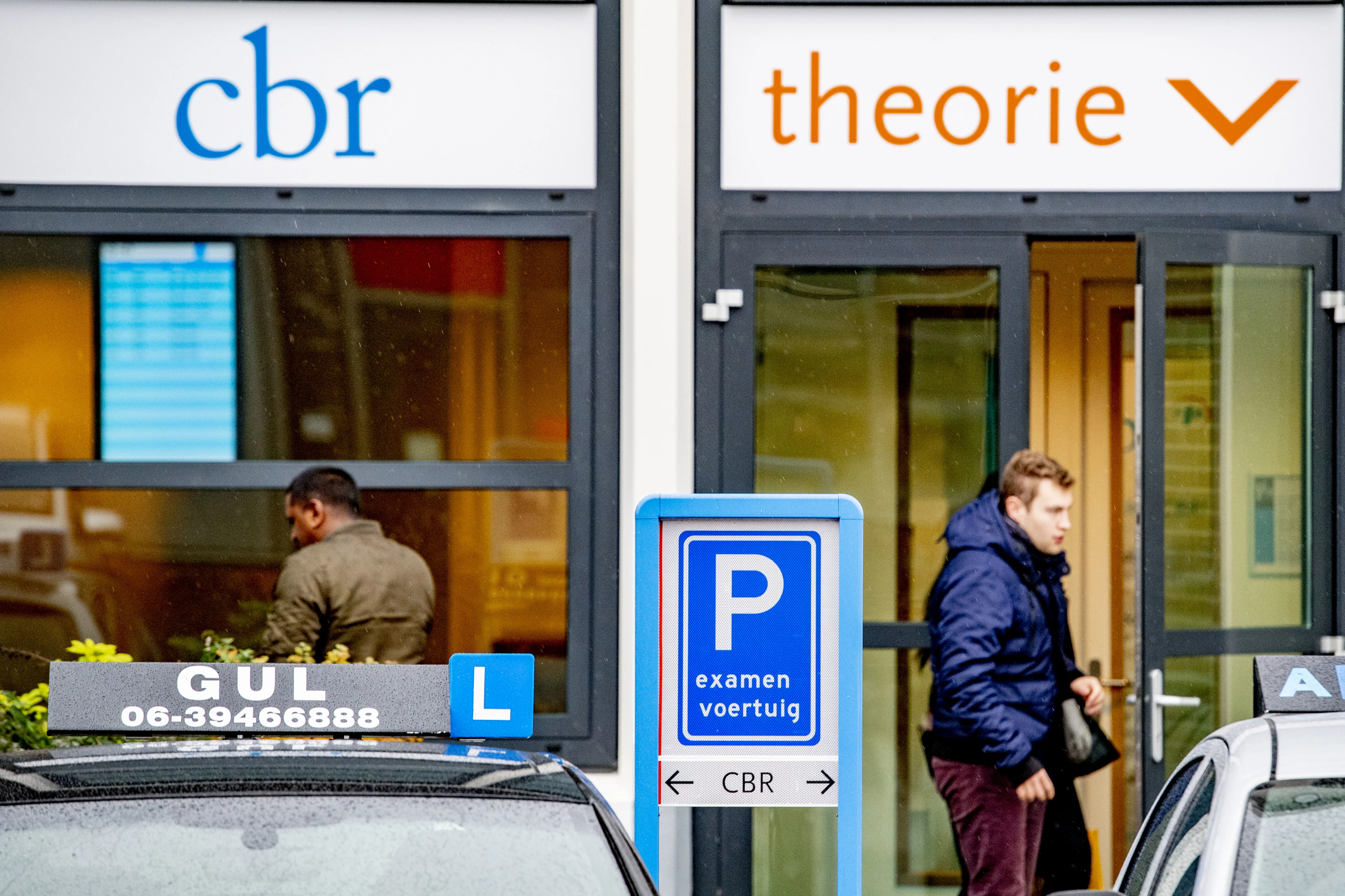 CBR waarschuwt leerlingen: theorie-examen binnen een week kan niet