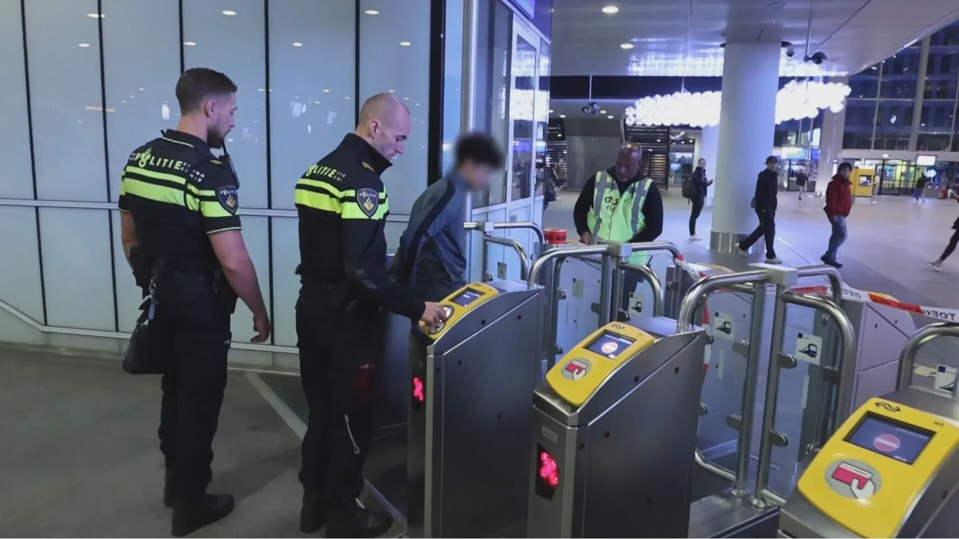 Jongen zit met 'vuurwapen' in trein op station Den Haag Centraal