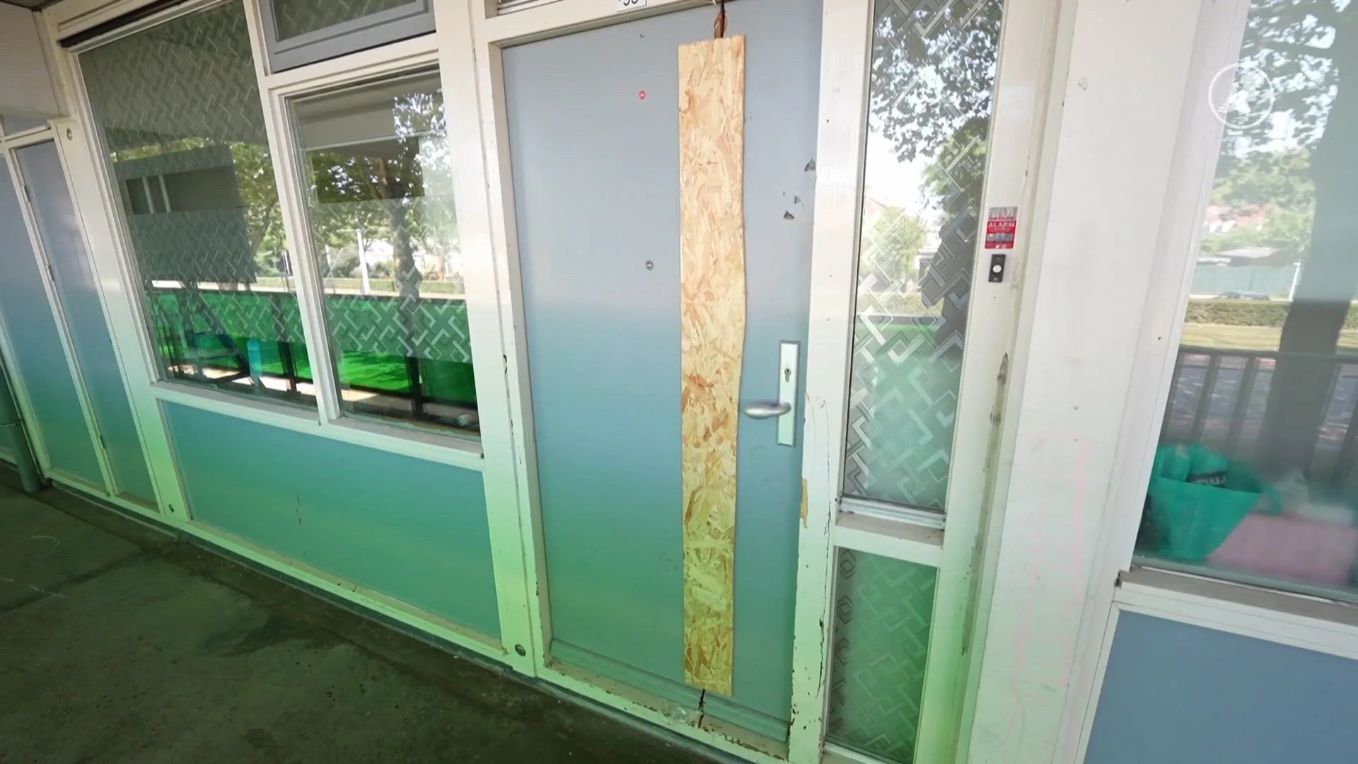 Zwaargewonde bij DSI-inval met kettingzaag in Rotterdam