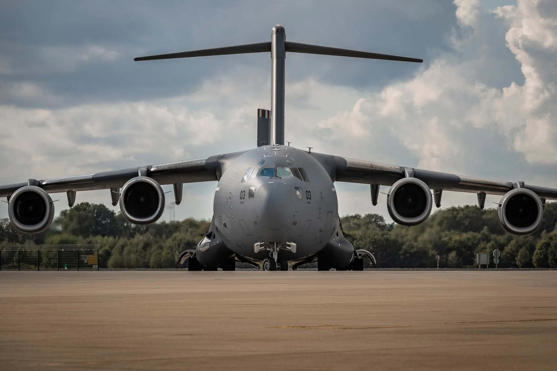 Vliegtuig met 160 mensen uit Afghanistan aangekomen op Schiphol