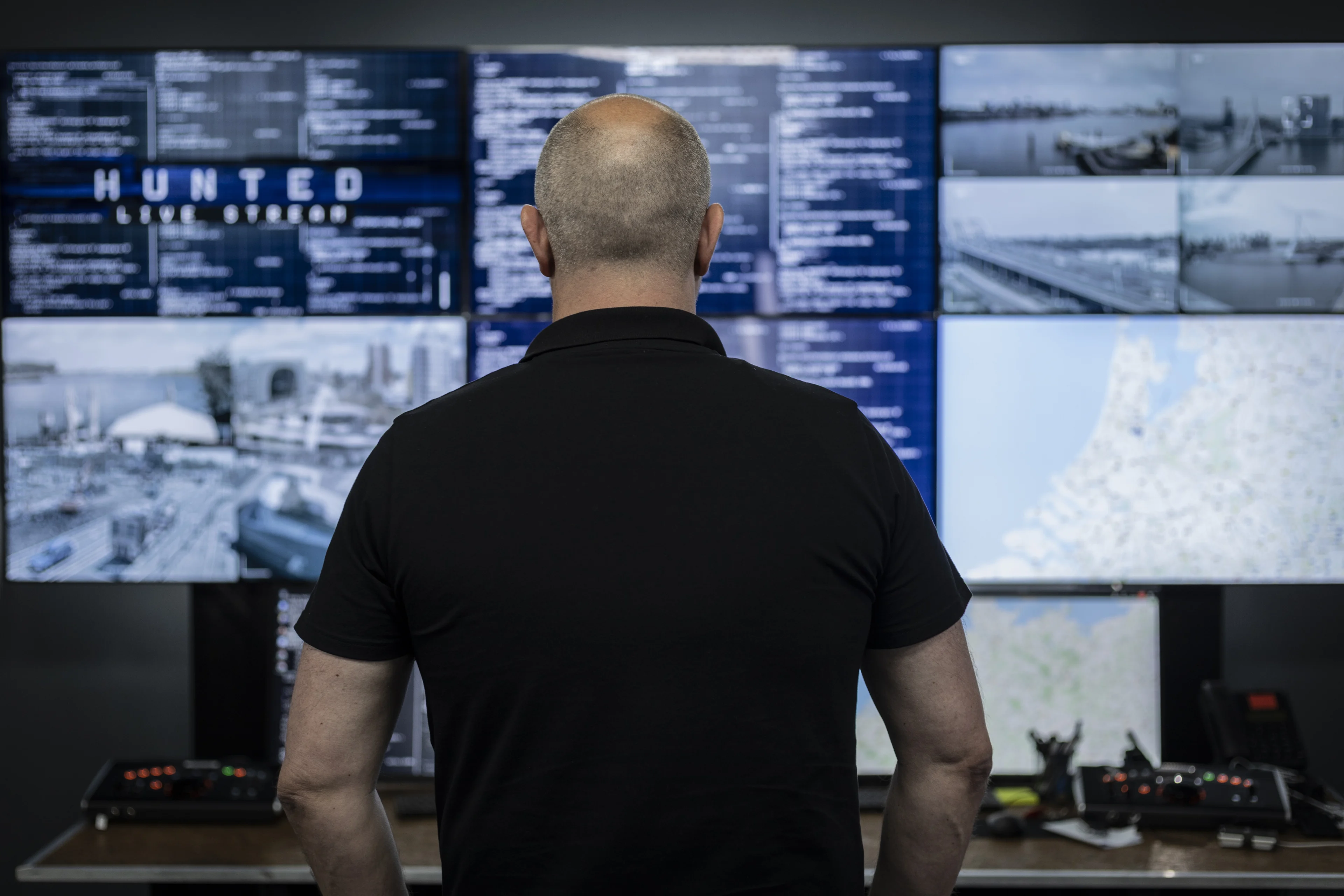 Bloedstollende achtervolging: Hunted-jagers pakken per ongeluk échte voortvluchtige op