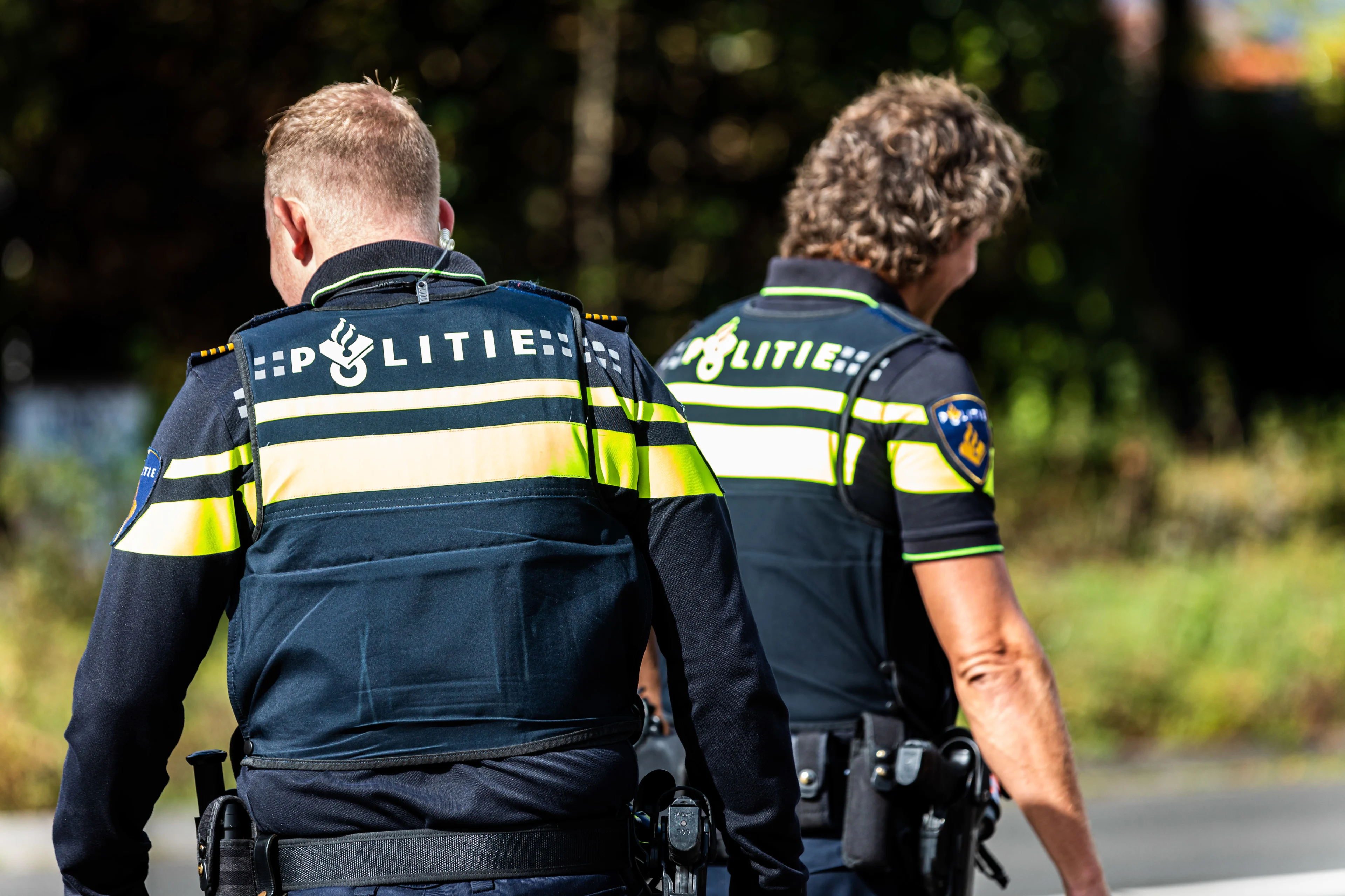 Dronken automobilist crasht bij veld Brabantse voetbalclub, 30 jongeren komen met de schrik vrij