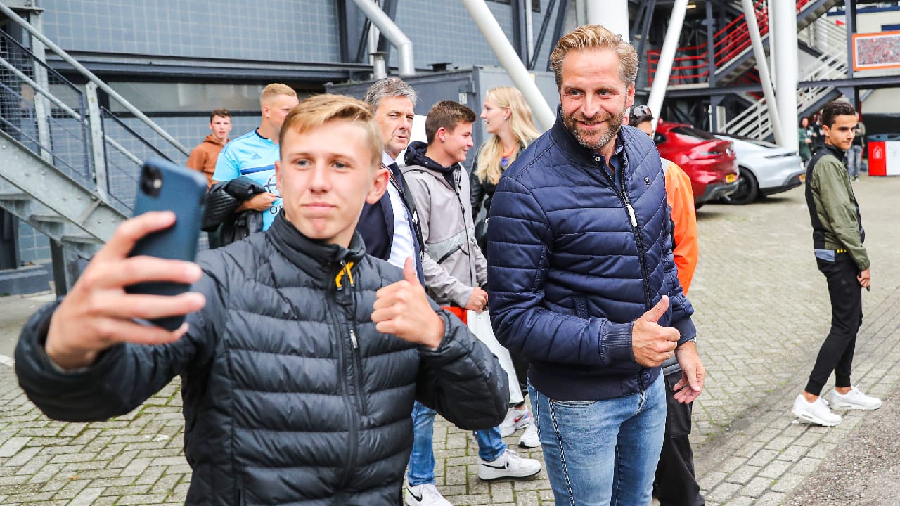De Jonge aangepakt tijdens bezoekje aan Kuip: 'Hugo, zitten en muil houden'
