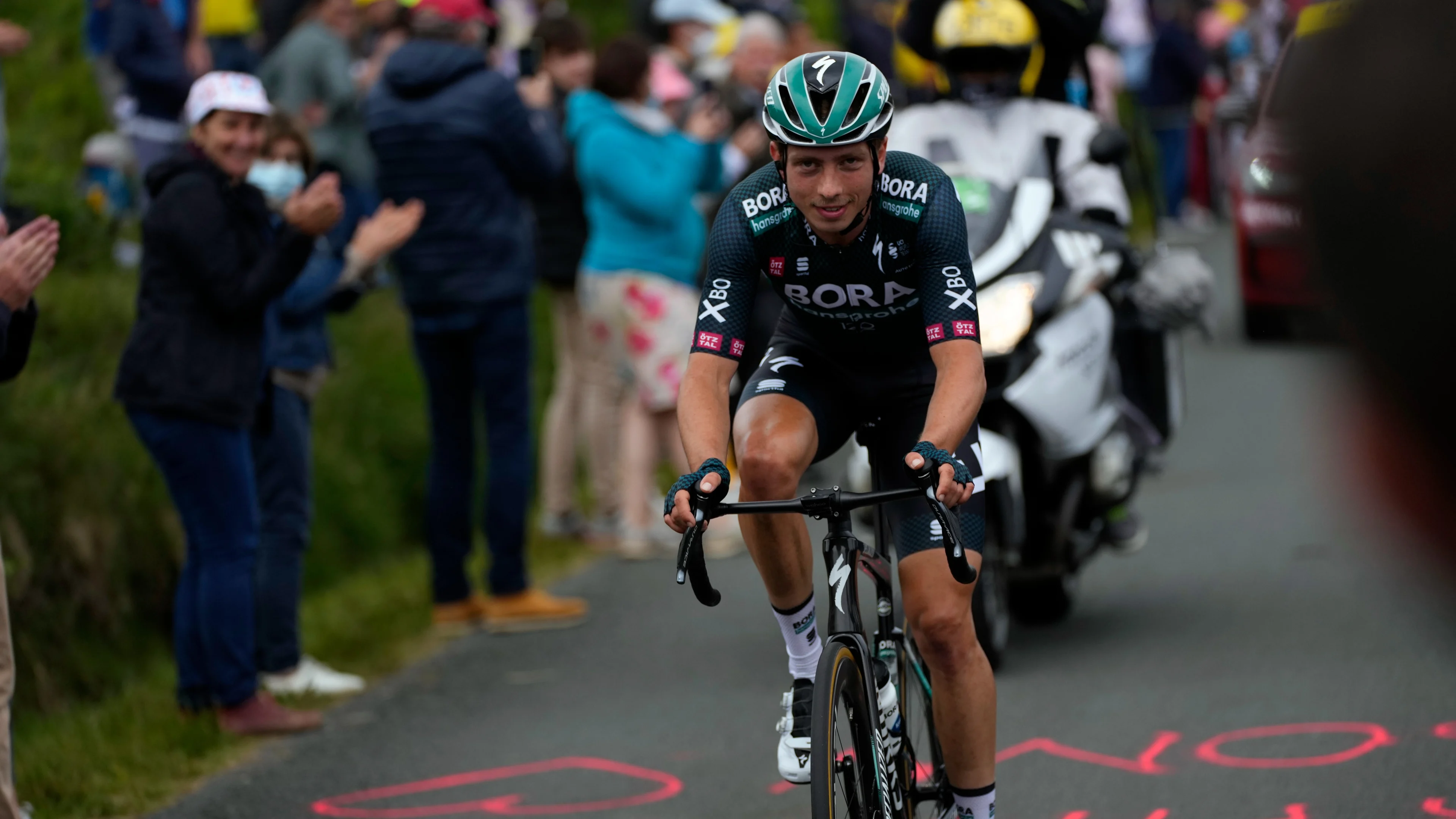 Schelling pakt bolletjestrui in Tour de France, eerste Nederlander in tien jaar