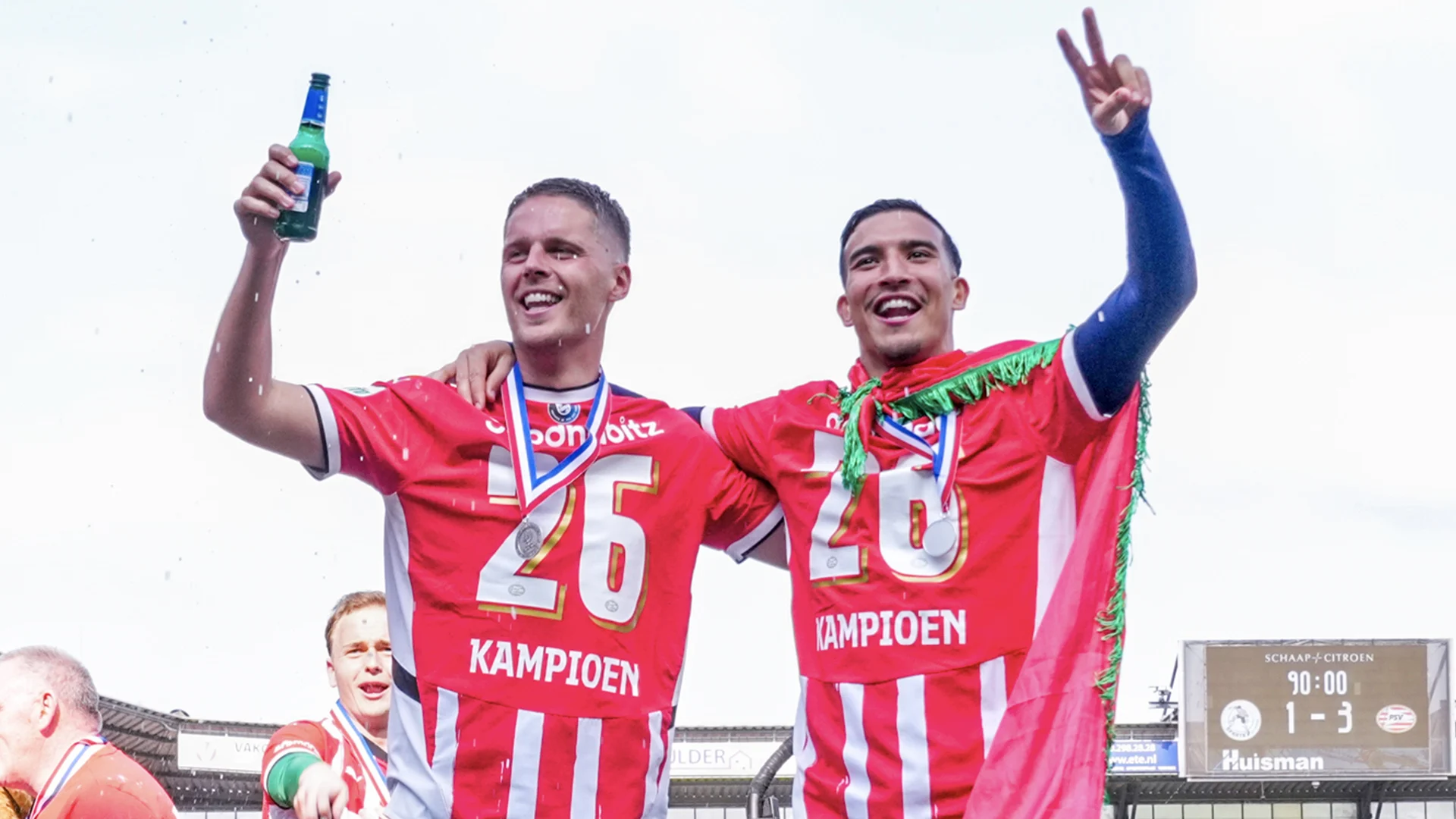 Joey Veerman: 'Na de wedstrijd één stukje pizza, daarna tien flessen Bavaria en tien bacootjes!'