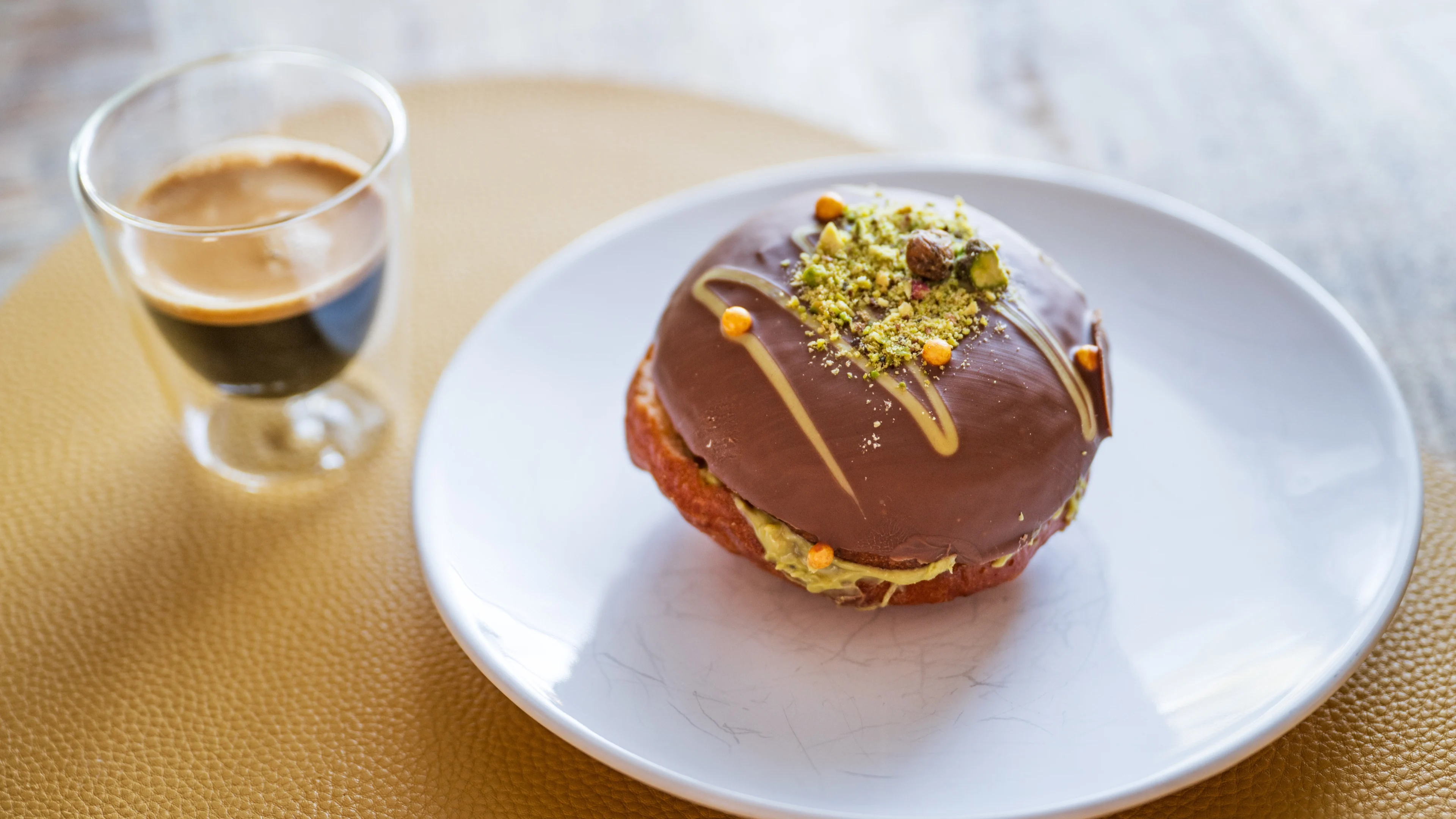 Gehypete Dubaibol valt tegen: traditionele oliebol blijft favoriet