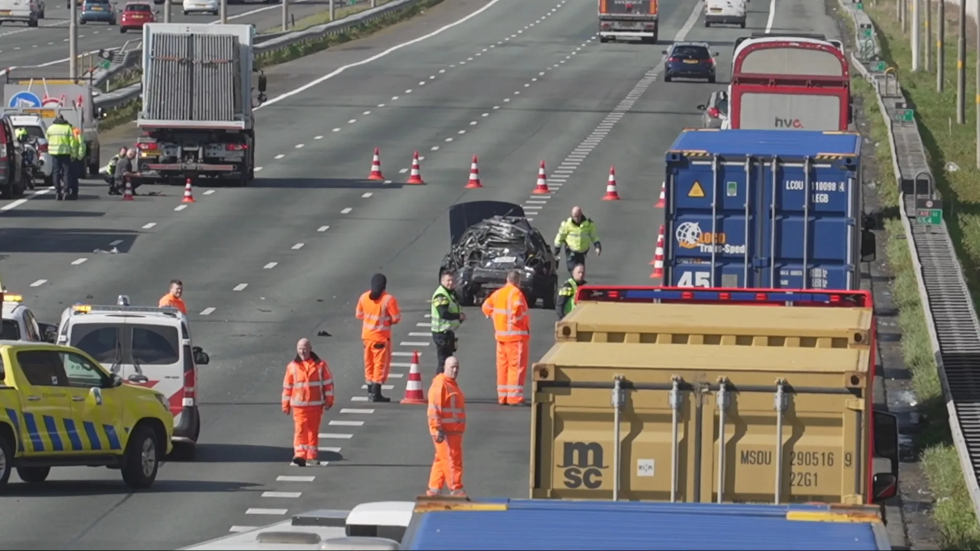 Gewonde bij ongeluk op de A15 bij Ridderkerk, snelweg weer open