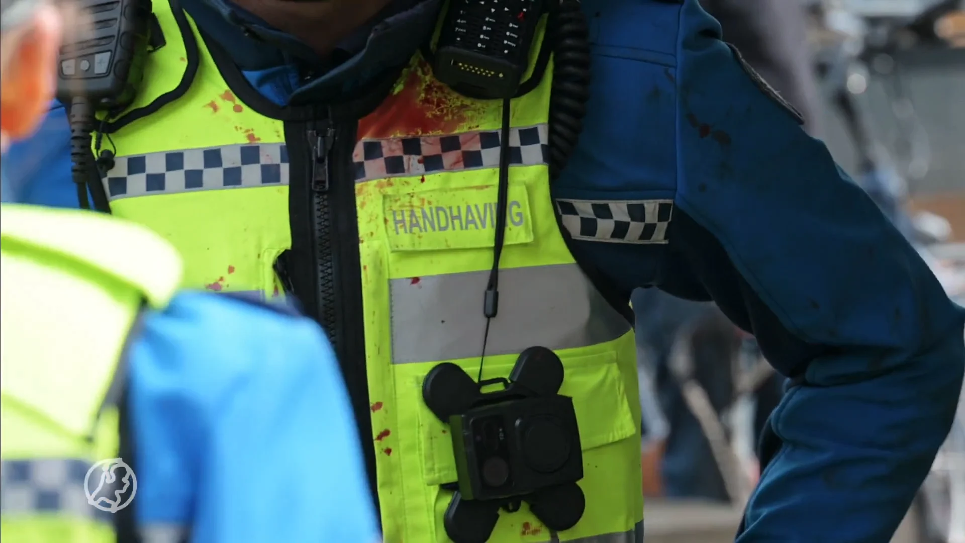 Man mag overvol centrum Breda niet meer in en bijt boa in gezicht