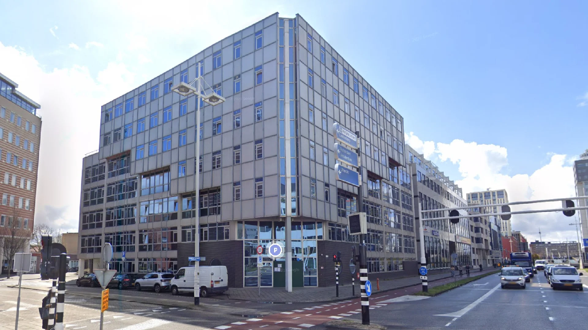 Zwaar vuurwerk afgestoken in Leidse flat: honderd bewoners op straat