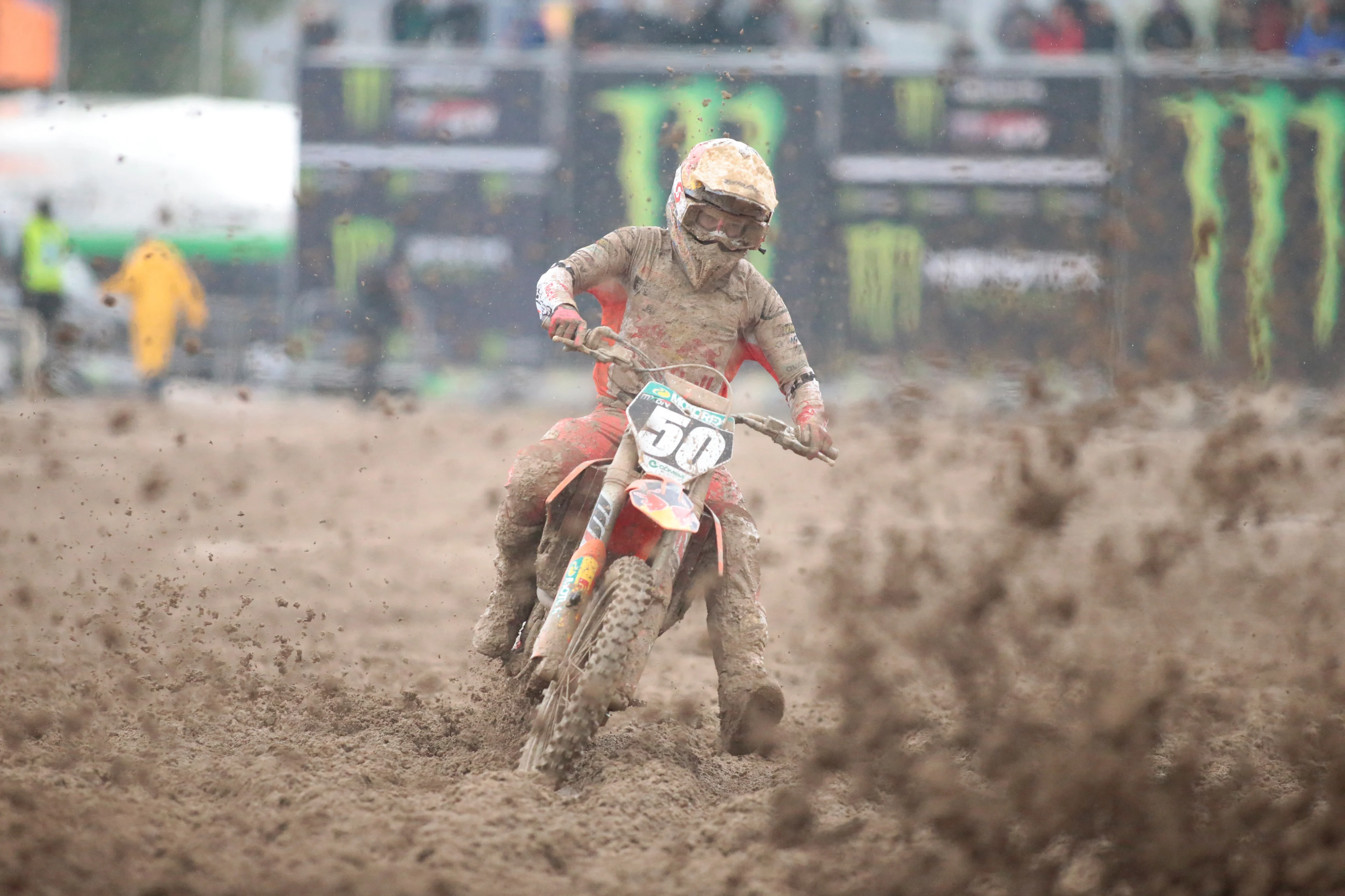 Motorcrosser Herlings rouwt om dood teamgenoot: 'Hij was als mijn kleine broer'