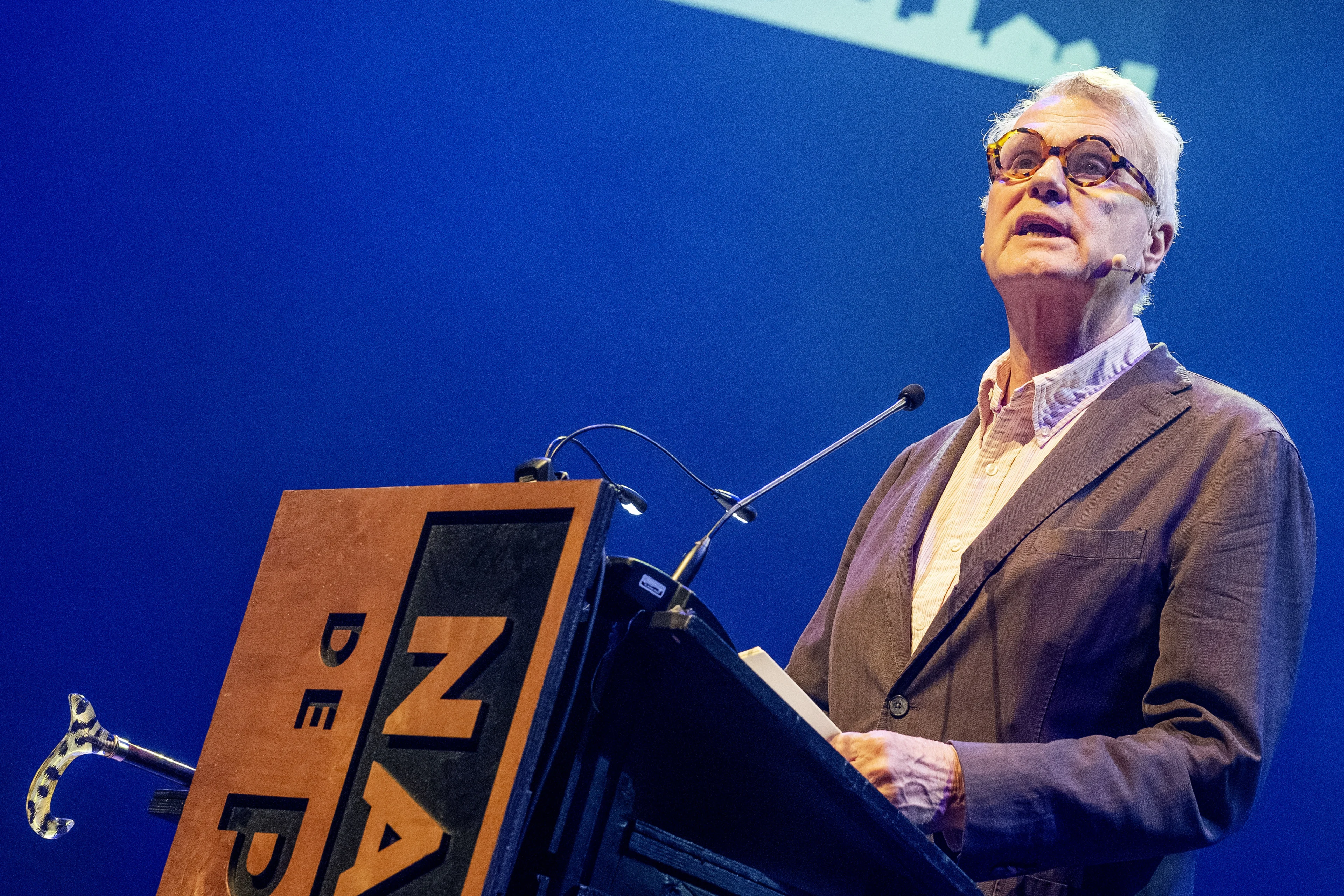 Adriaan van Dis kan Zomergasten niet presenteren om gezondheid