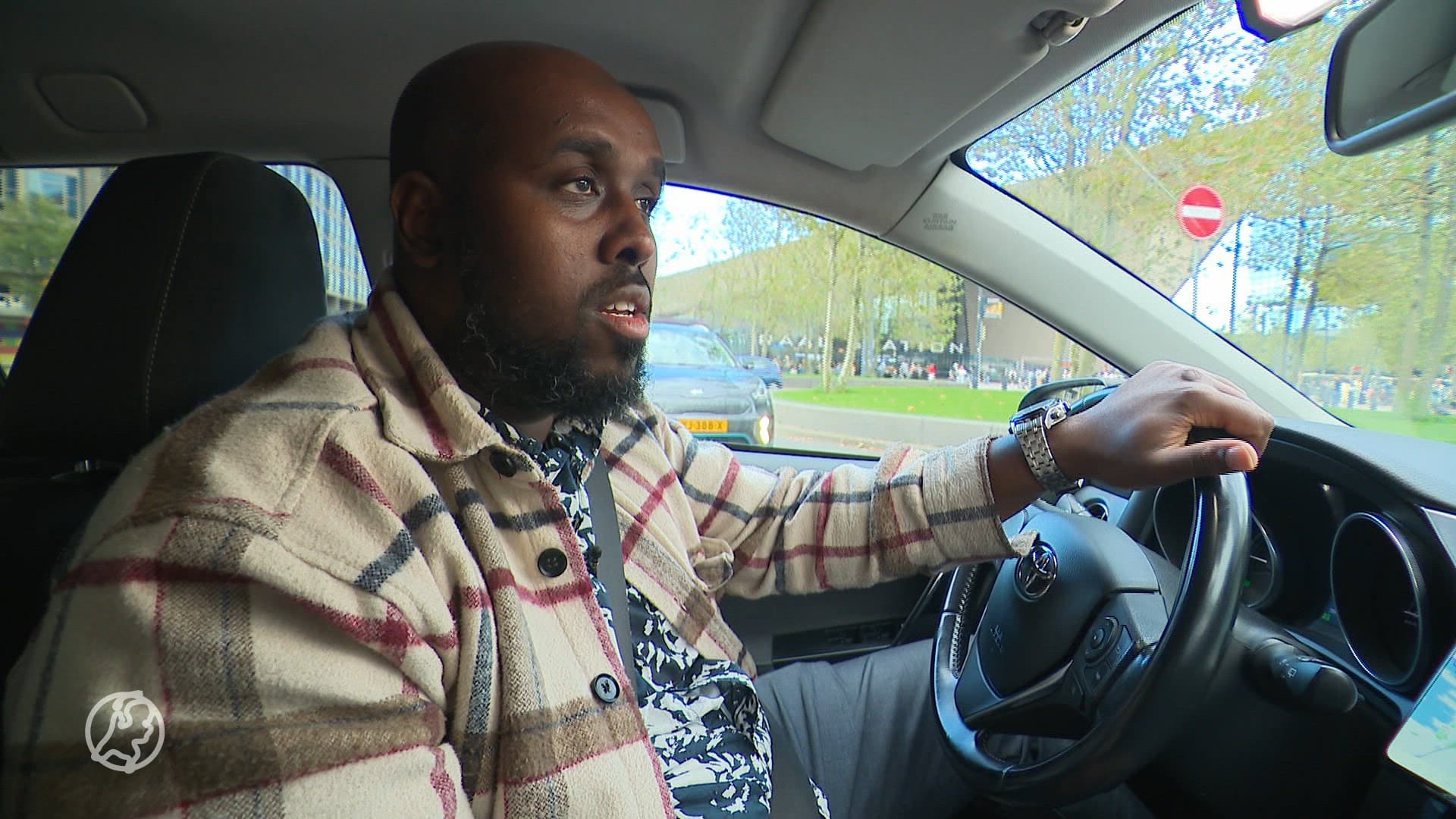 Uberchauffeurs trekken aan bel voor 'levensgevaarlijk oproepsysteem': 'Kan zo niet'